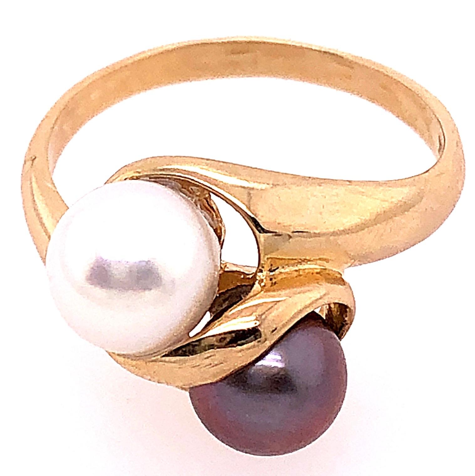 Modern 14 Karat Yellow Gold White and Black Cultured Pearl Free Form Ring For Sale