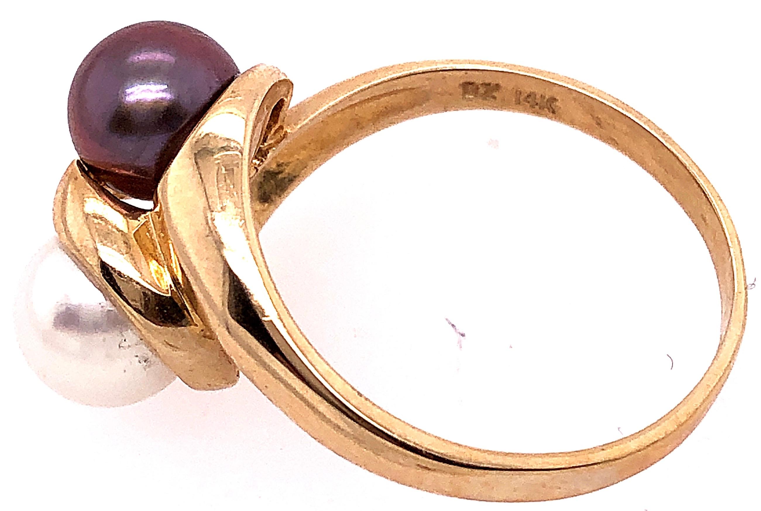 Women's or Men's 14 Karat Yellow Gold White and Black Cultured Pearl Free Form Ring For Sale