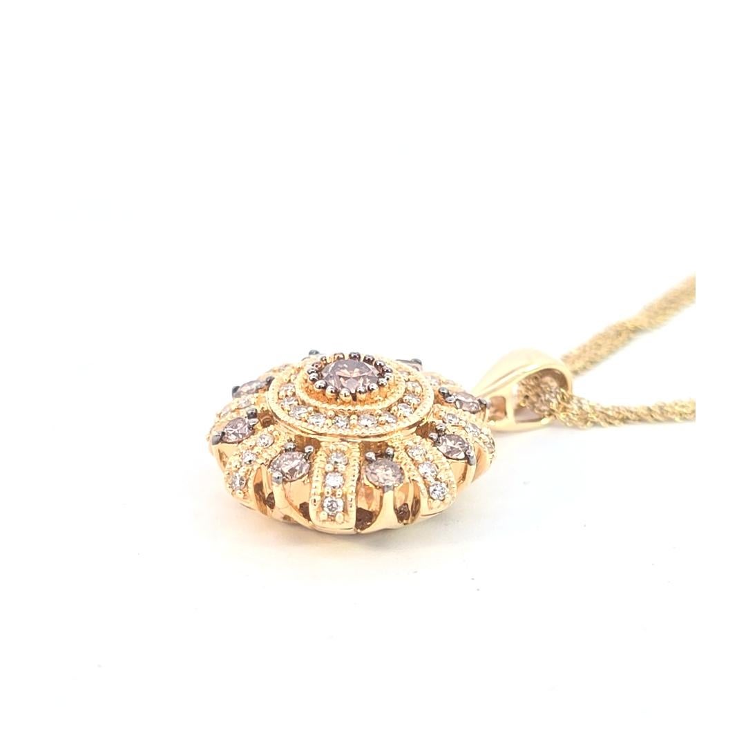 Taille ronde Collier en or jaune 14 carats avec diamants blancs et bruns en vente
