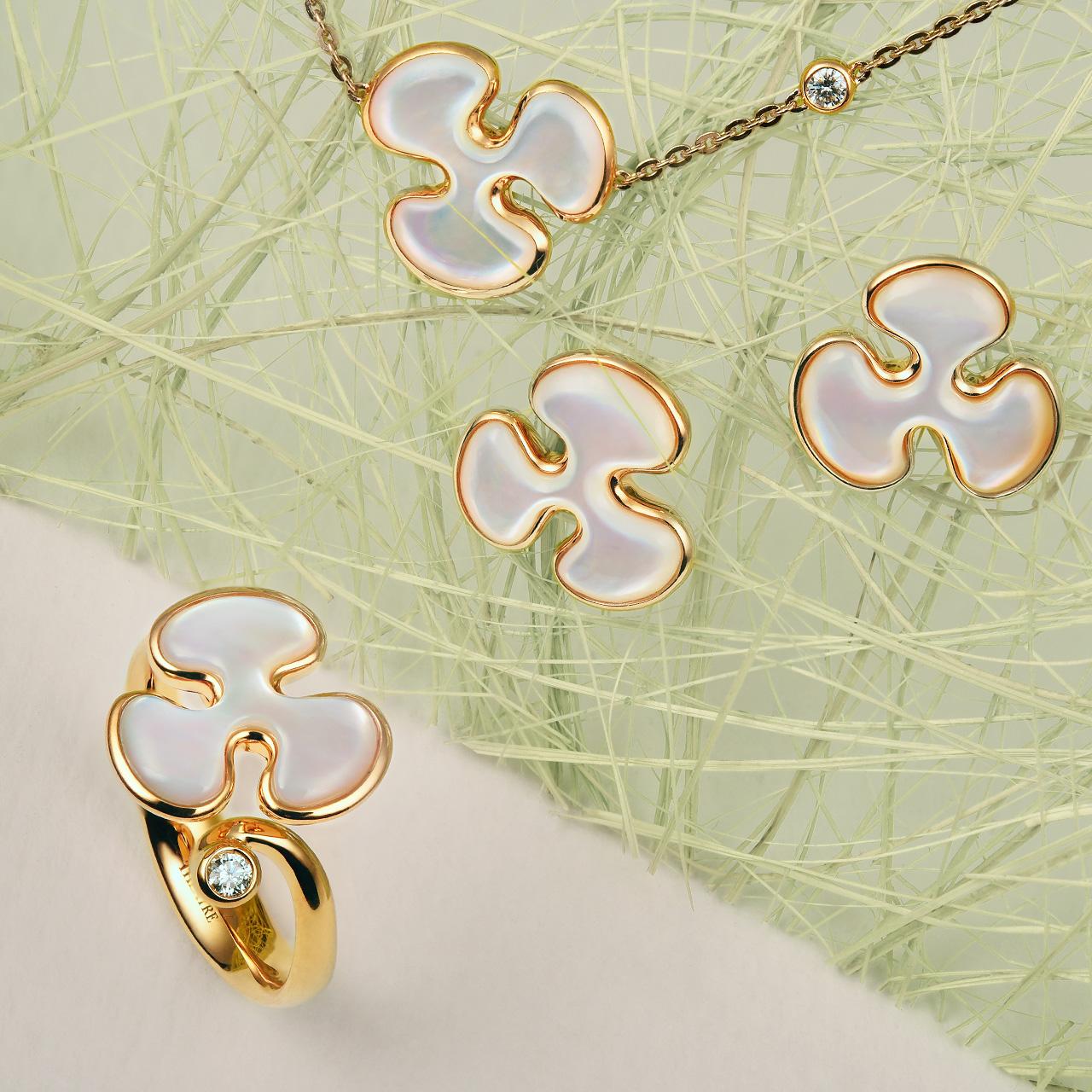 Collar de oro amarillo de 14 quilates con madreperla blanca y diamantes en Nuevo estado para la venta en Kowloon City District, HK