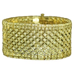 14 Karat Yellow Gold Wide Diamond Mesh Bracelet 7.75 Carat