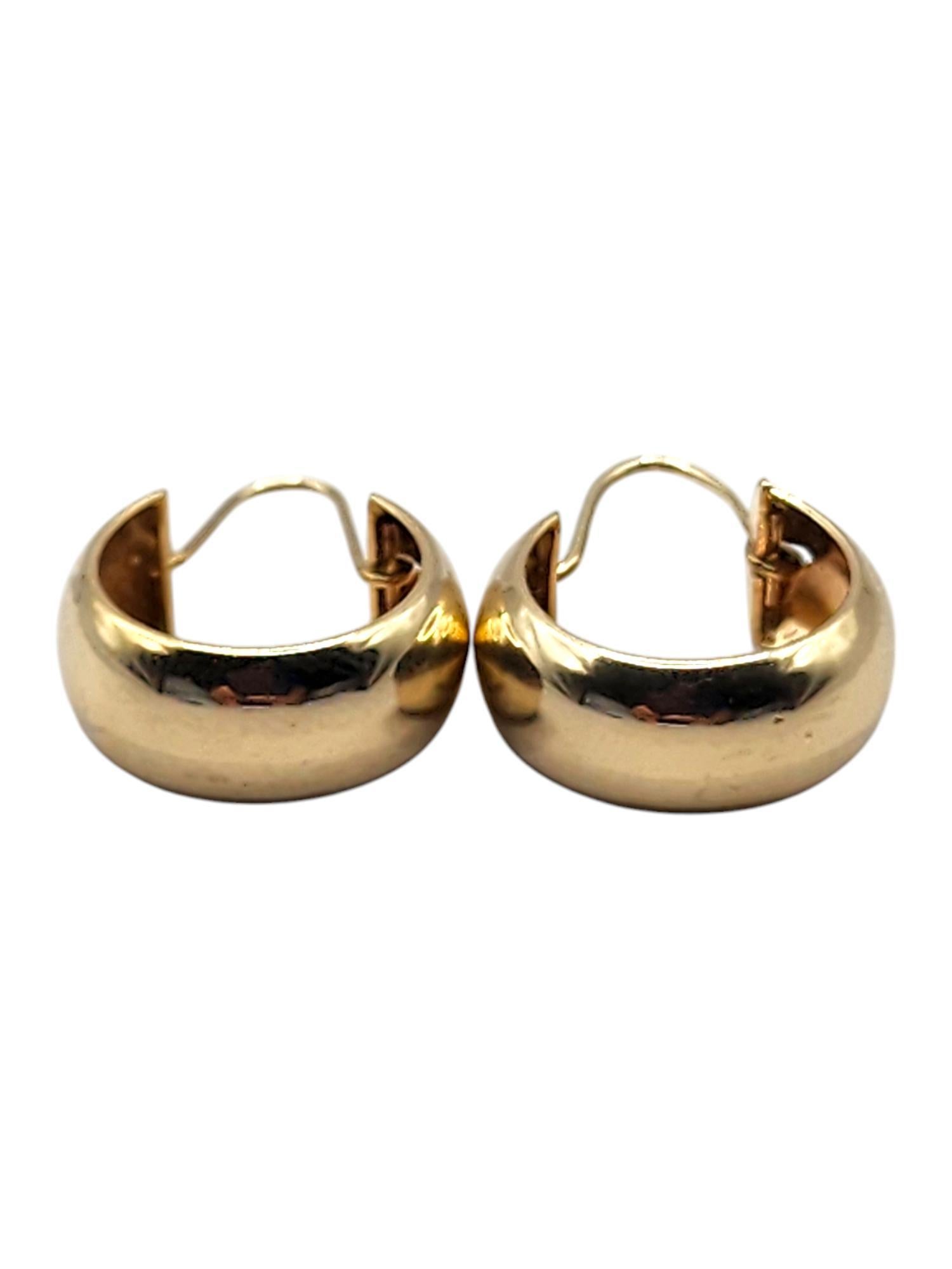 Boucles d'oreilles cerceau larges en or jaune 14 carats

Ces magnifiques boucles d'oreilles simples ont été méticuleusement fabriquées en or jaune 14 carats pour un look classique !

Taille : 18.35mm X 17.22mm X 7.43mm

Poids : 4,05 g/ 2,61