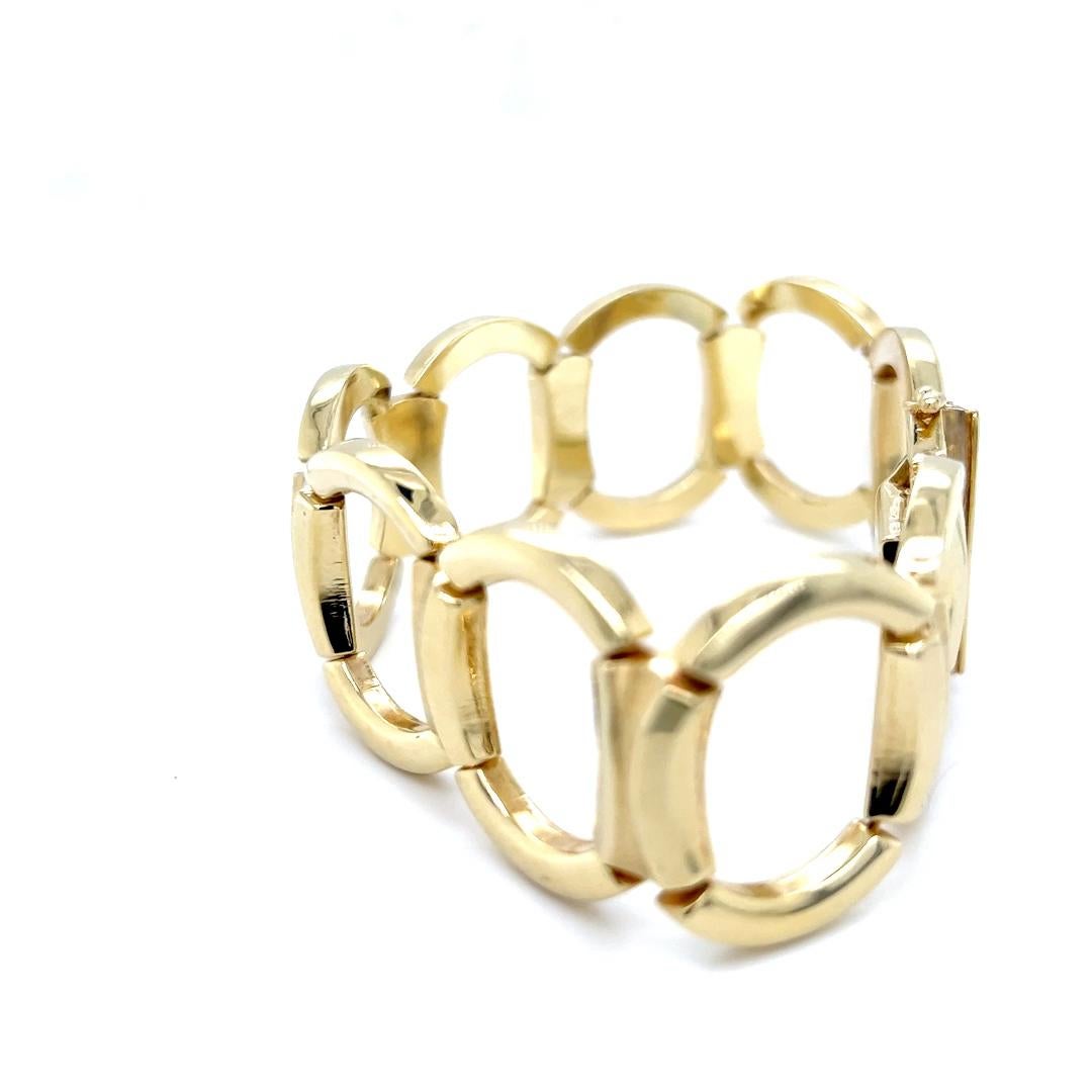 Contemporary 14 Karat Yellow Gold Wide Open Oval Link Bracelet  For Sale