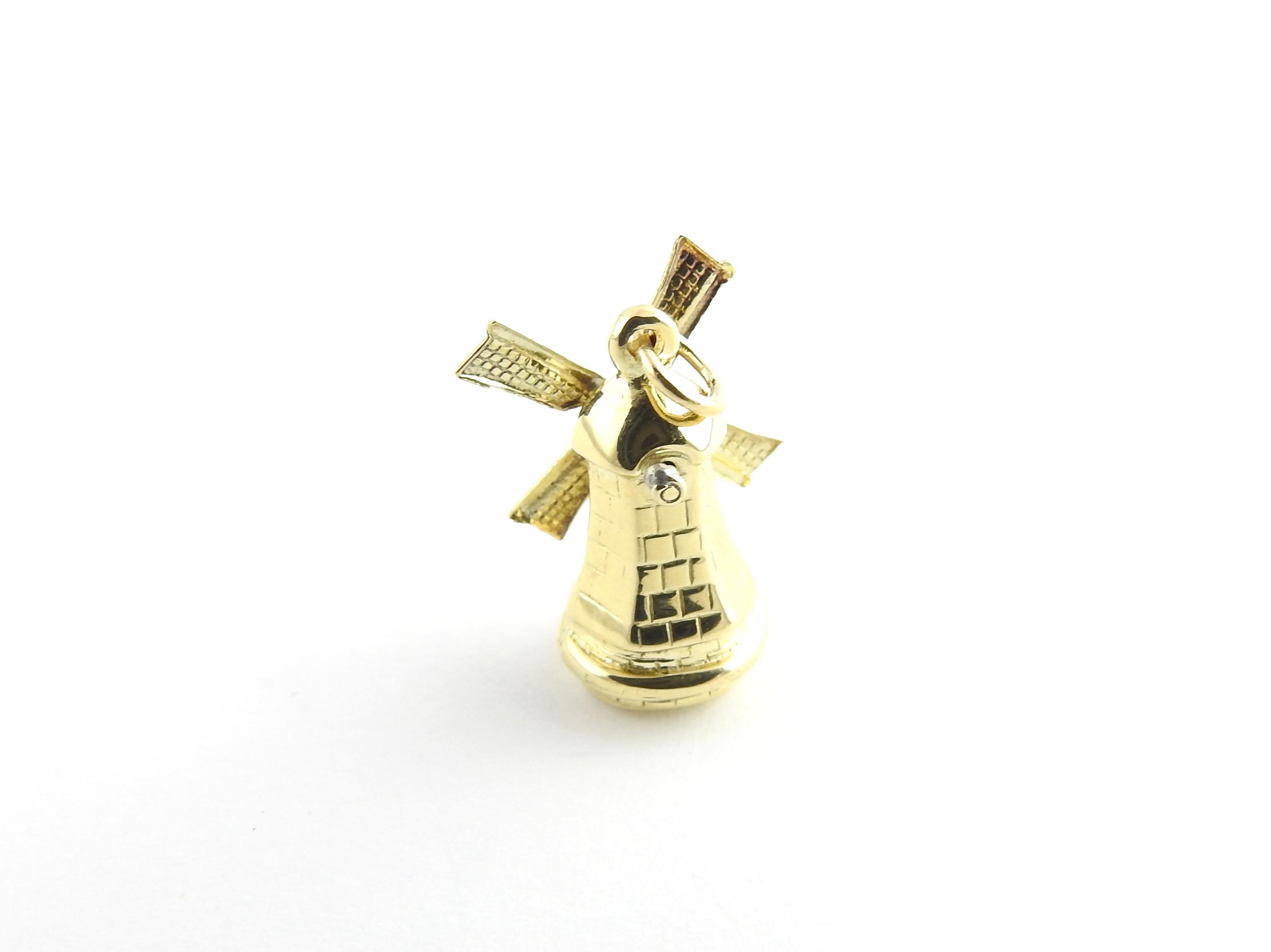 Vintage 14 Karat Yellow Gold Windmill Charm

This lovely 3D charm features a miniature windmill with blades that spin meticulously detailed in 14K yellow gold.

Size: 18 mm x 15 mm (actual charm)

Weight: 0.9 dwt. / 1.5 gr.

Acid tested for 14K