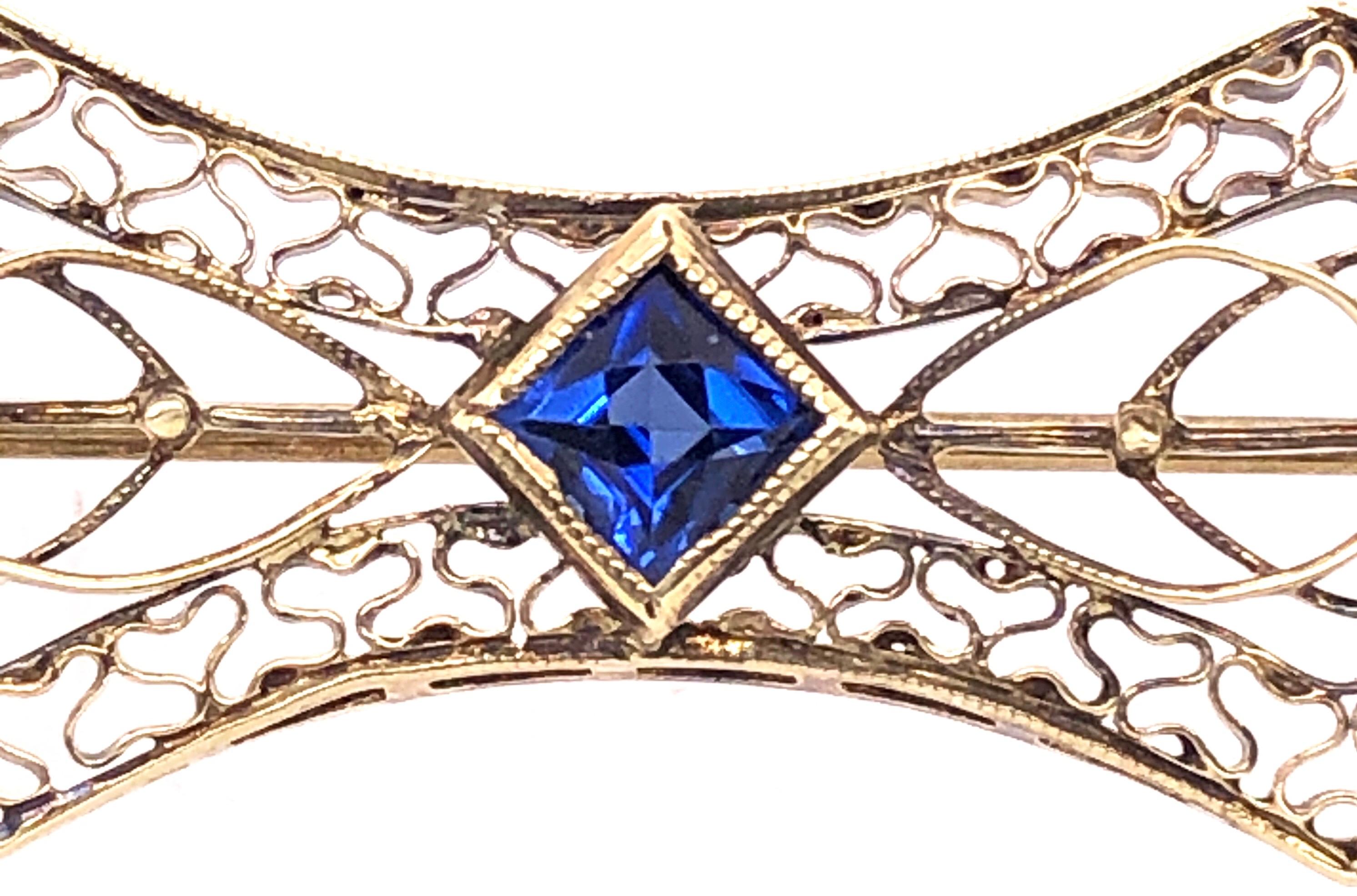 14 Karat Yellow Gold with Sapphire Center Stone Filigree Brooch In Good Condition For Sale In Stamford, CT