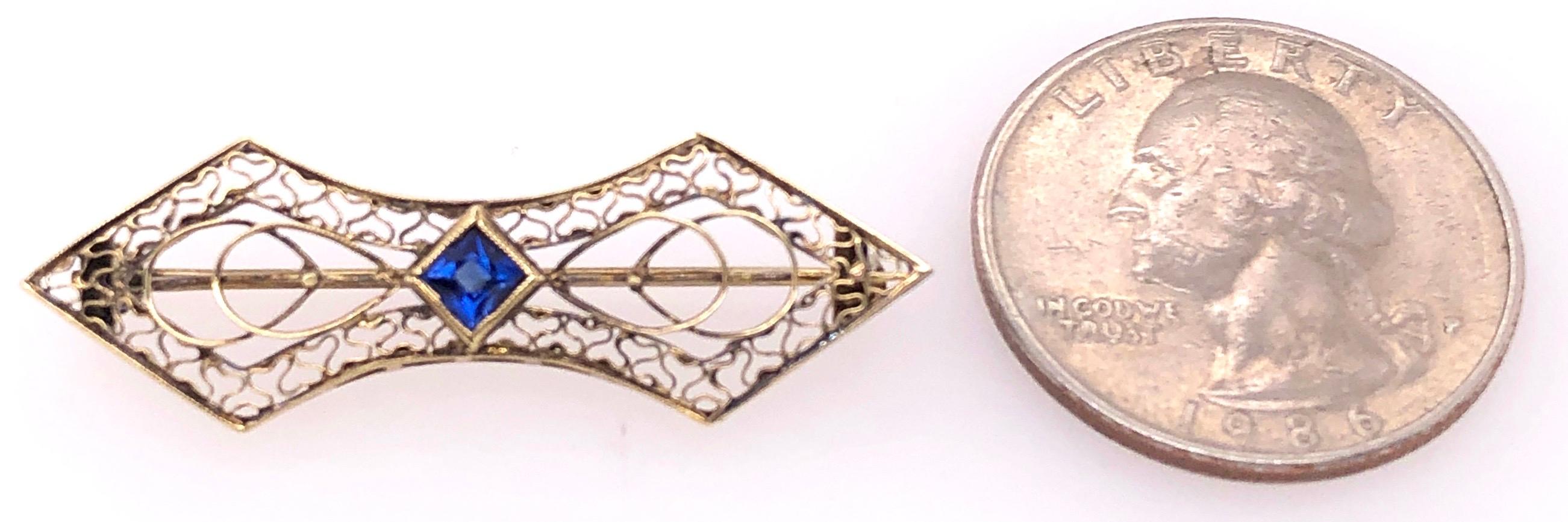14 Karat Yellow Gold with Sapphire Center Stone Filigree Brooch For Sale 2