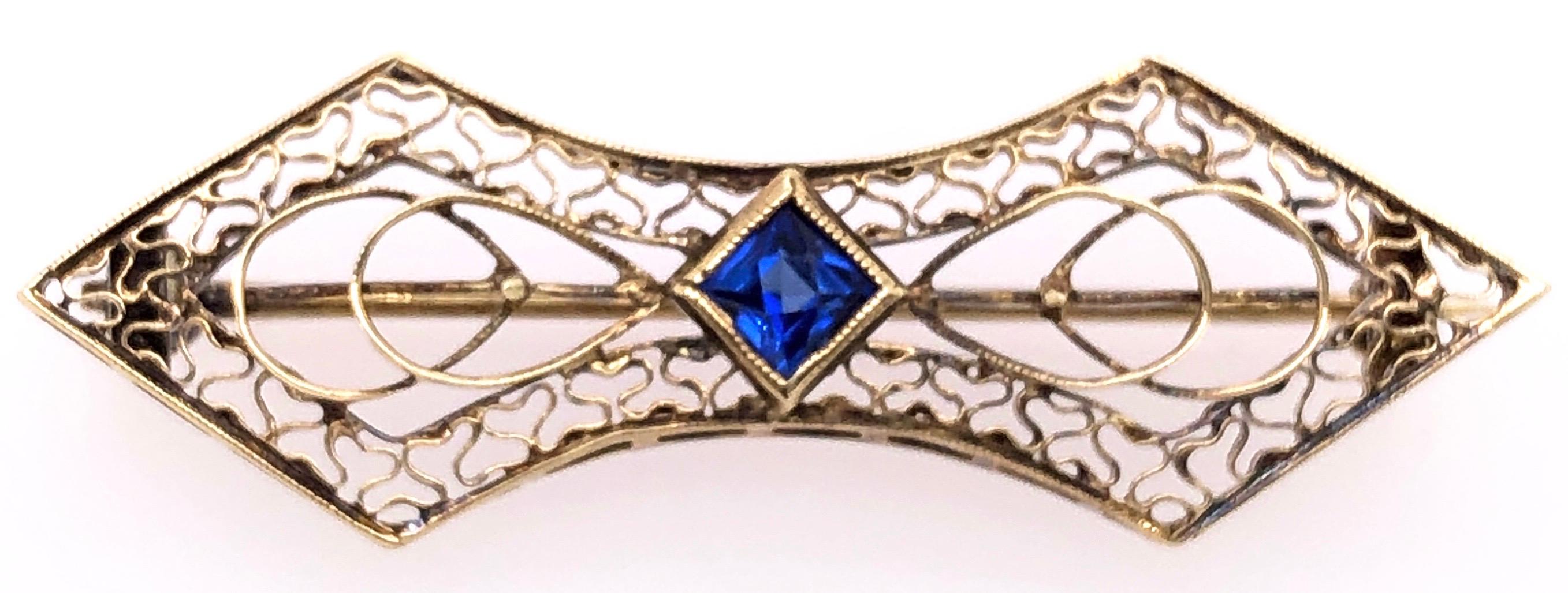 14 Karat Yellow Gold with Sapphire Center Stone Filigree Brooch For Sale 3