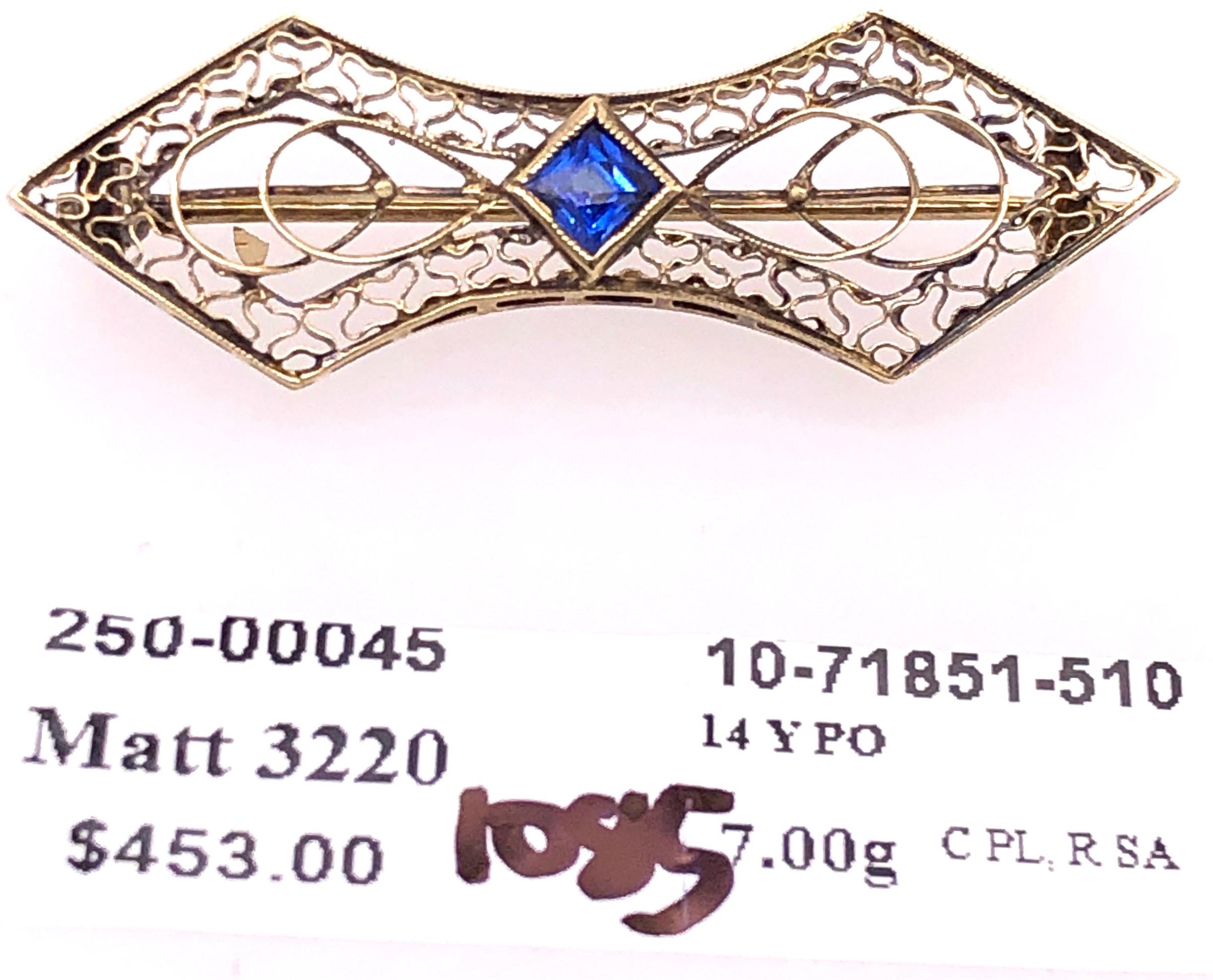 14 Karat Yellow Gold with Sapphire Center Stone Filigree Brooch For Sale 4