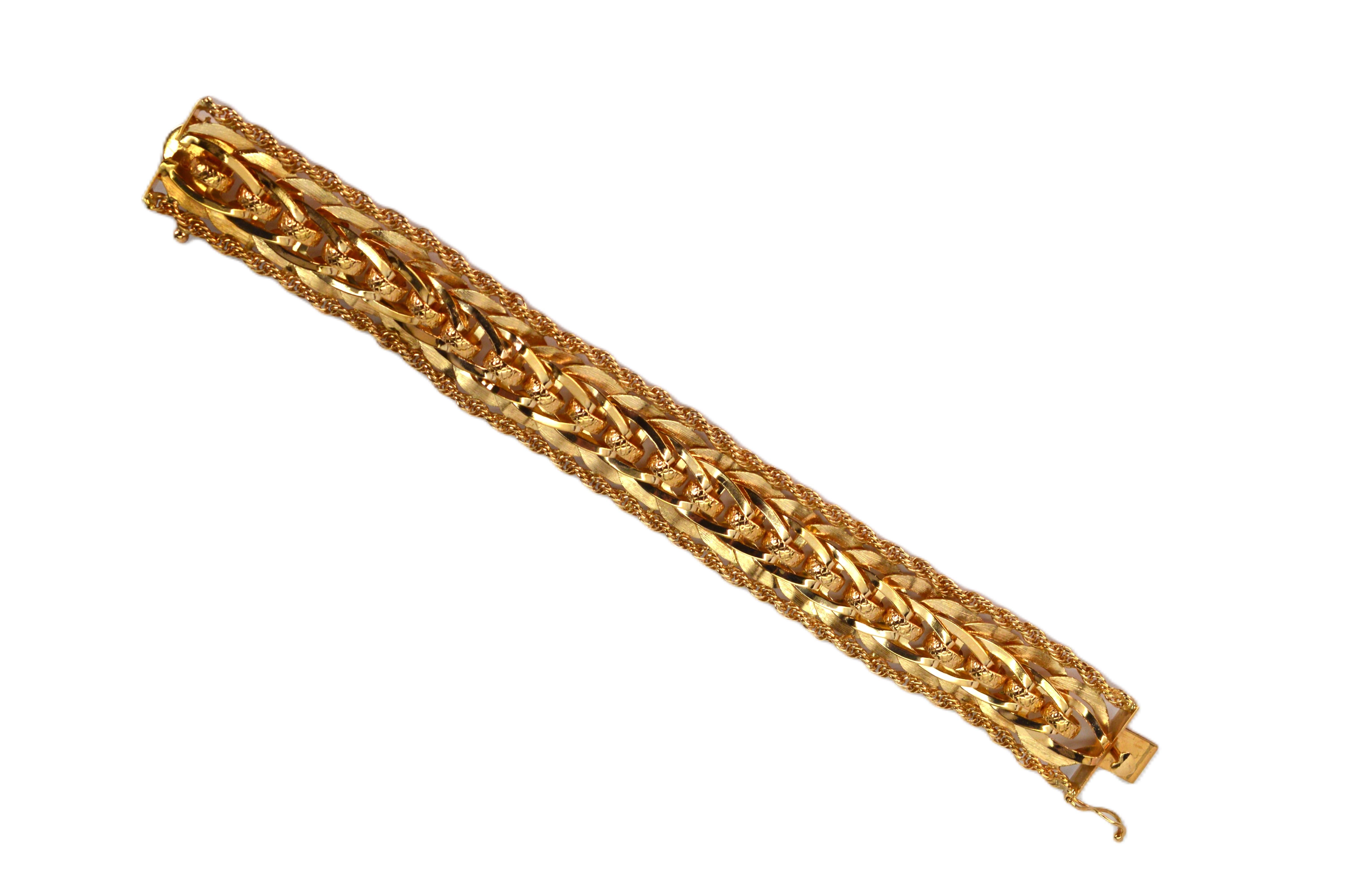 Rétro Bracelet à maillons tissés d'inspiration ruban en or jaune 14 carats en vente
