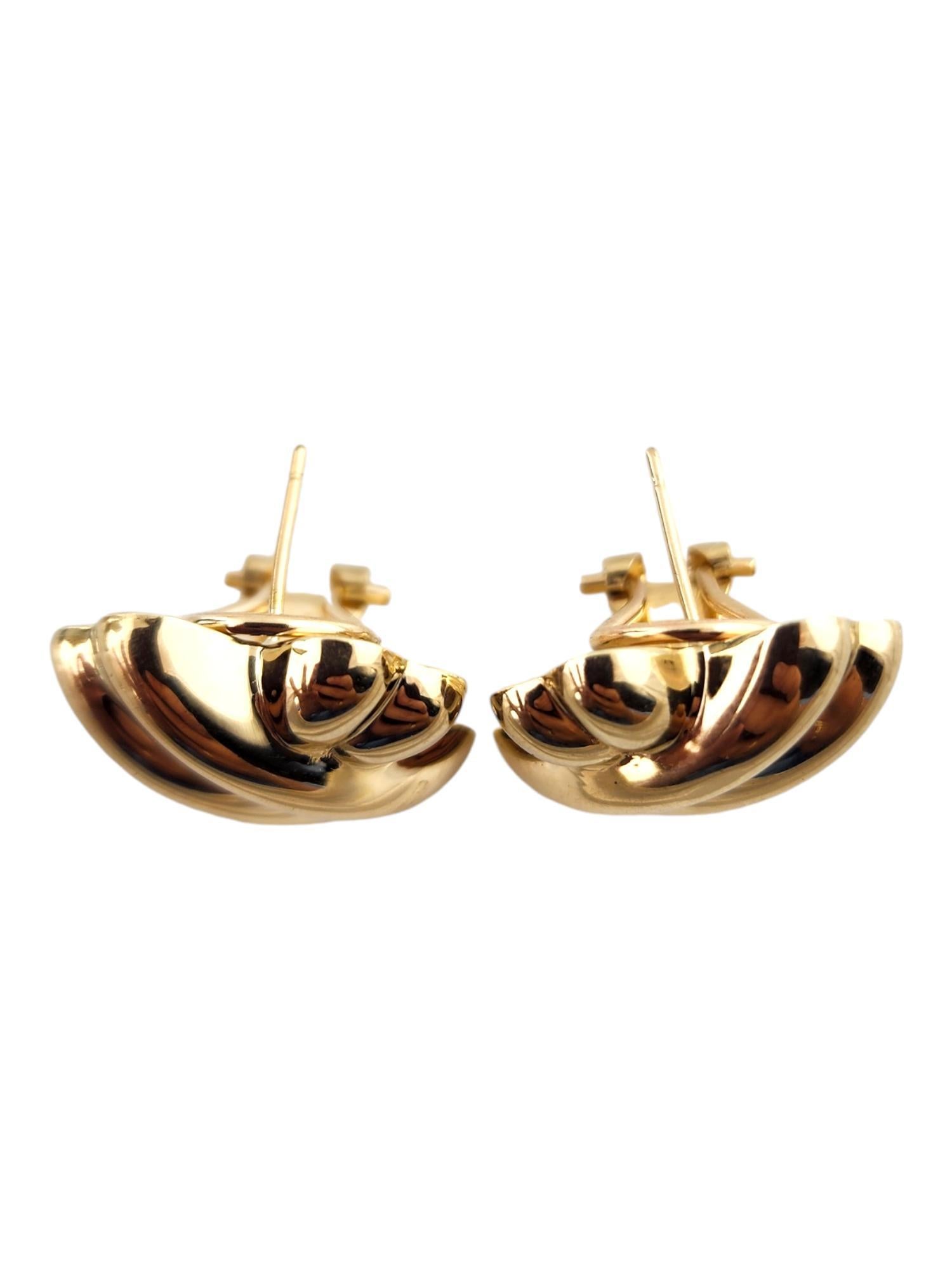 Boucles d'oreilles Croix X en or jaune 14 carats

Ces magnifiques boucles d'oreilles en forme de croix ont été méticuleusement fabriquées en or jaune 14 carats en forme de X avec des attaches à levier !

Taille : 21.45mm X 22.32mm X 6.5mm

Poids :