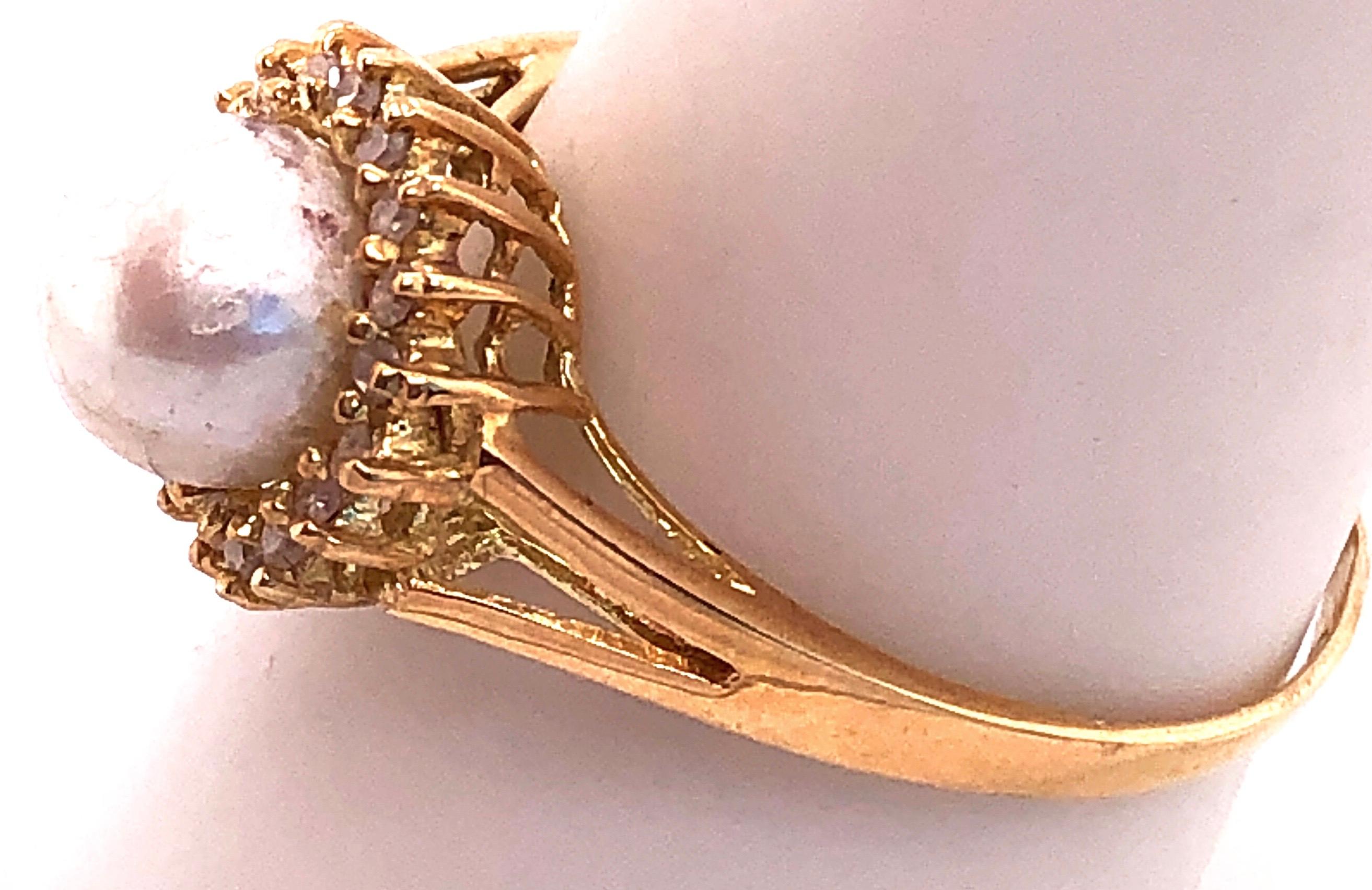 Taille ronde Bague à la mode en or jaune 14 carats avec perles et diamants en vente