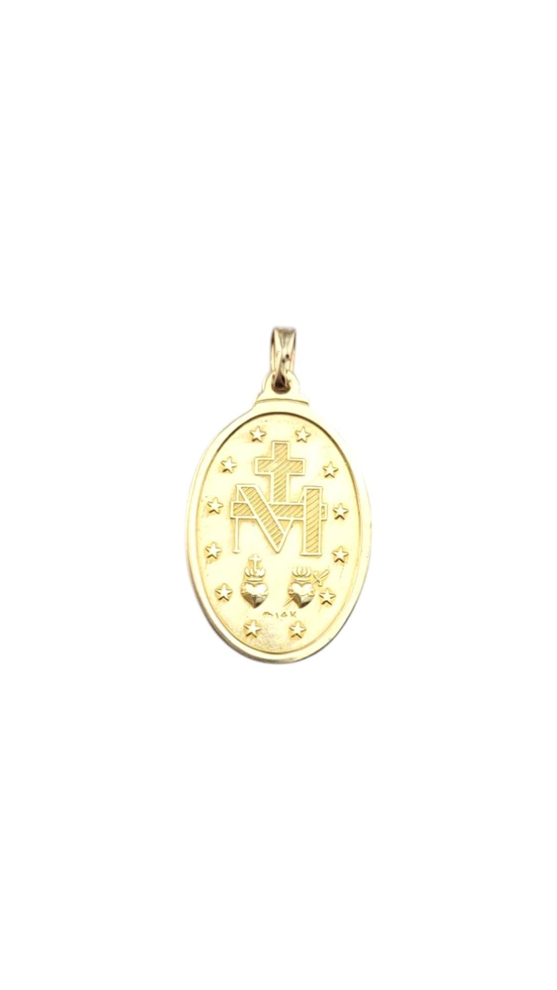 Medaglia Miracolosa gialla 14 carati - Fascino della Madonna

Celebra la tua fede con questo charm a forma di Medaglia Miracolosa in oro giallo 14K! Perfetto per chi ama l'eleganza spirituale ogni giorno!

Punzone: 14K Italia 336 VI

Peso: 3,0 g /