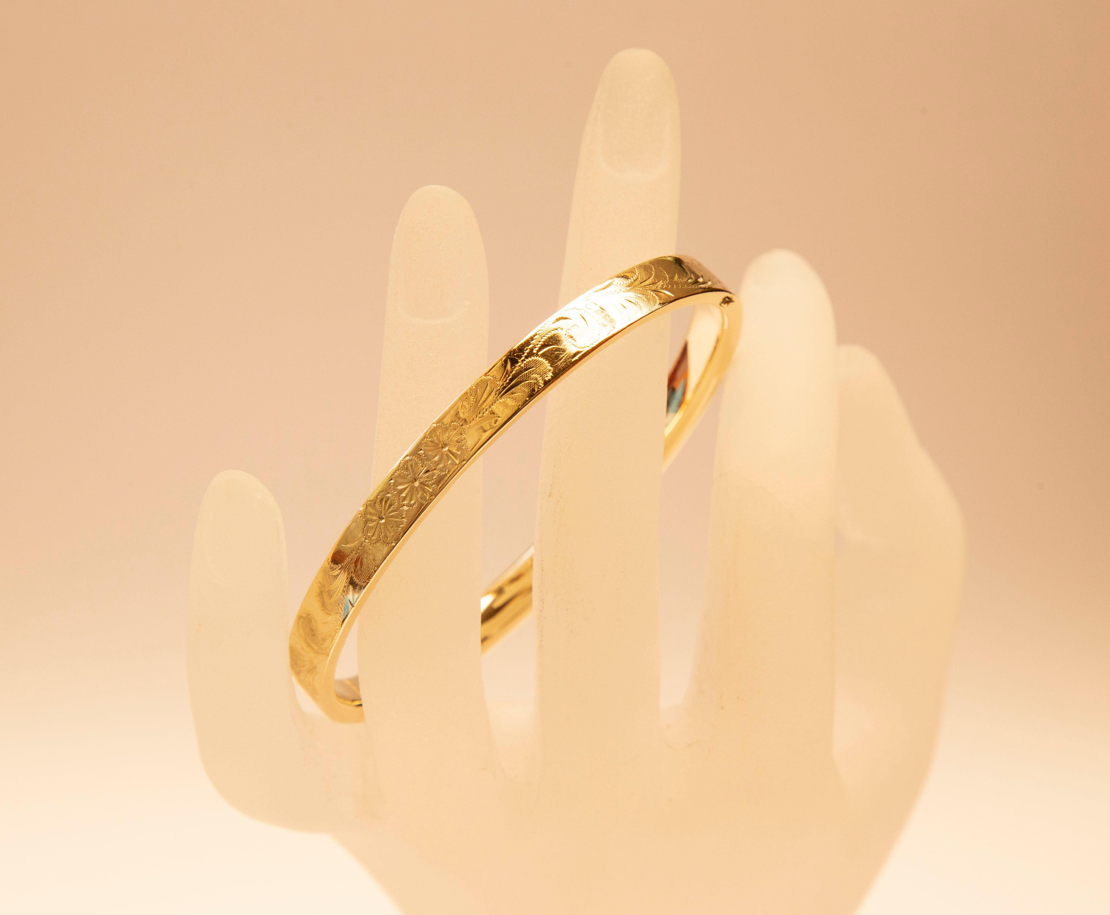 Retro 14 Karat Yellow Solid Gold Bangle Bracelet with Engraved Floral Decoration For Sale