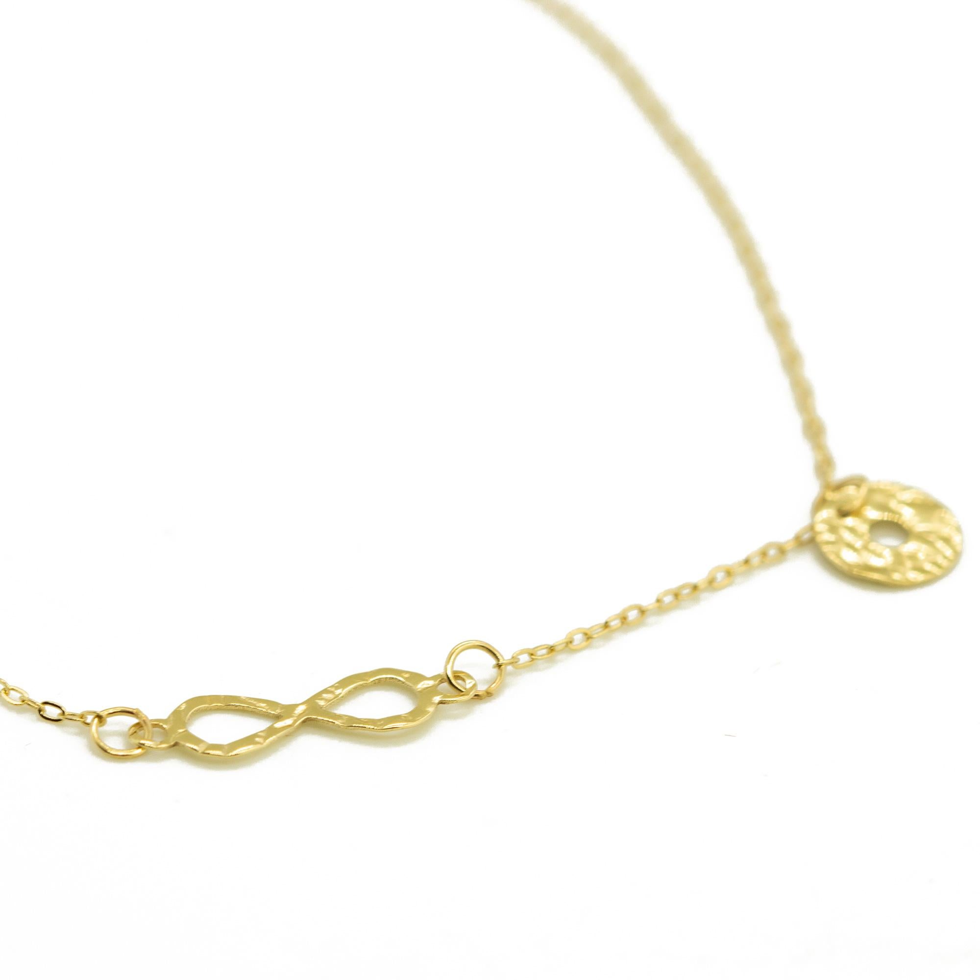 Bracciale a catena con ciondolo del segno fortunato dell'infinito in oro giallo massiccio 14 carati In condizioni Nuovo in vendita a Milano, IT