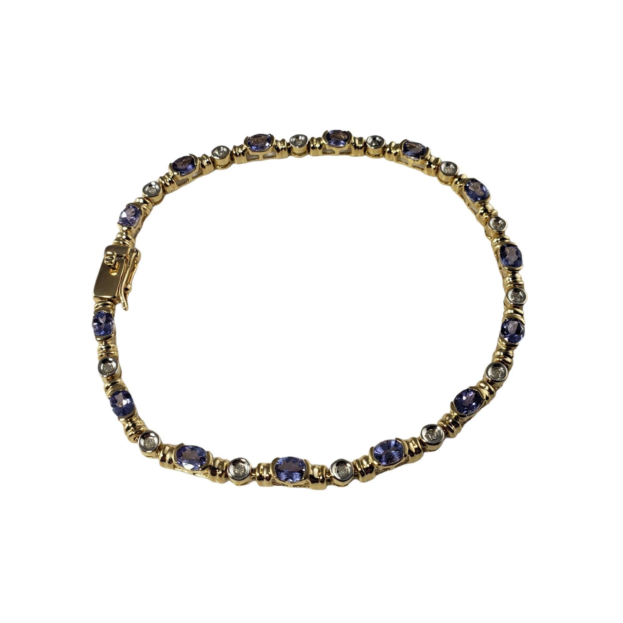 Vintage 14 Karat Yellow Gold Tanzanite and Diamond Bracelet JAGi Certified-

Ce charmant bracelet comporte quatorze tanzanites de taille ovale et treize diamants ronds de taille unique sertis dans de l'or jaune 14 carats magnifiquement détaillé.