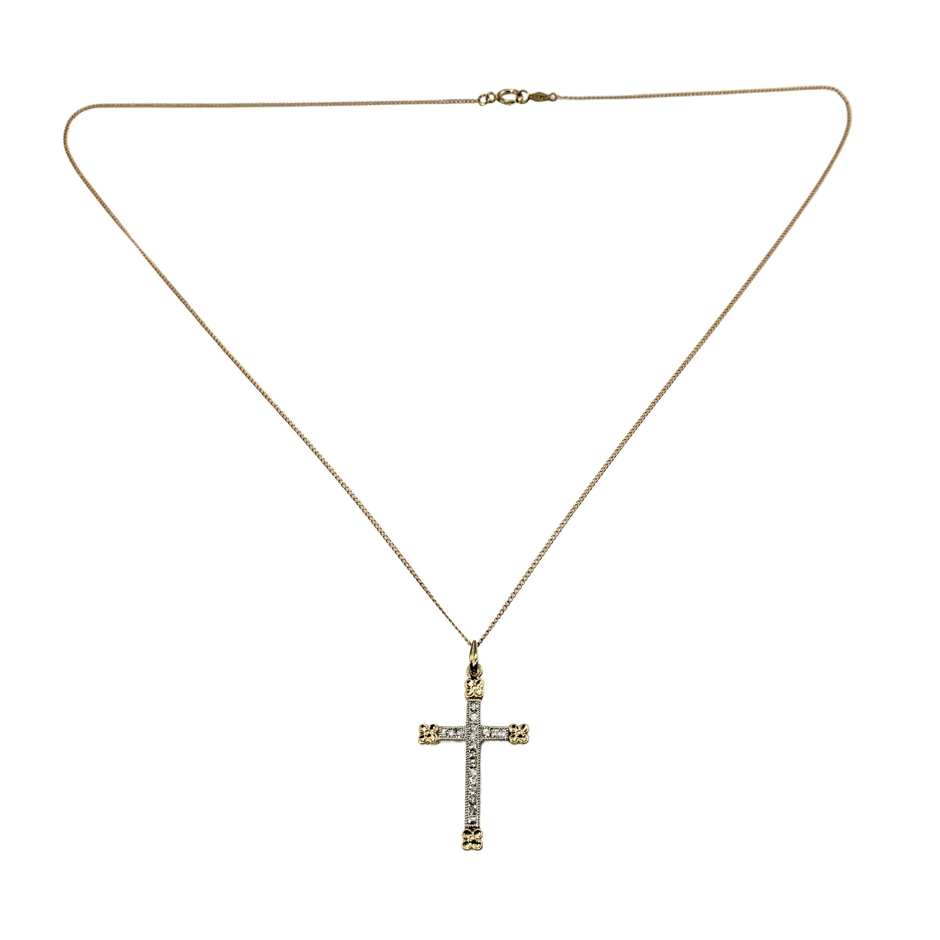 14 Karat Gelb-/Weißgold und Diamant-Kreuz-Anhänger Halskette Damen im Angebot