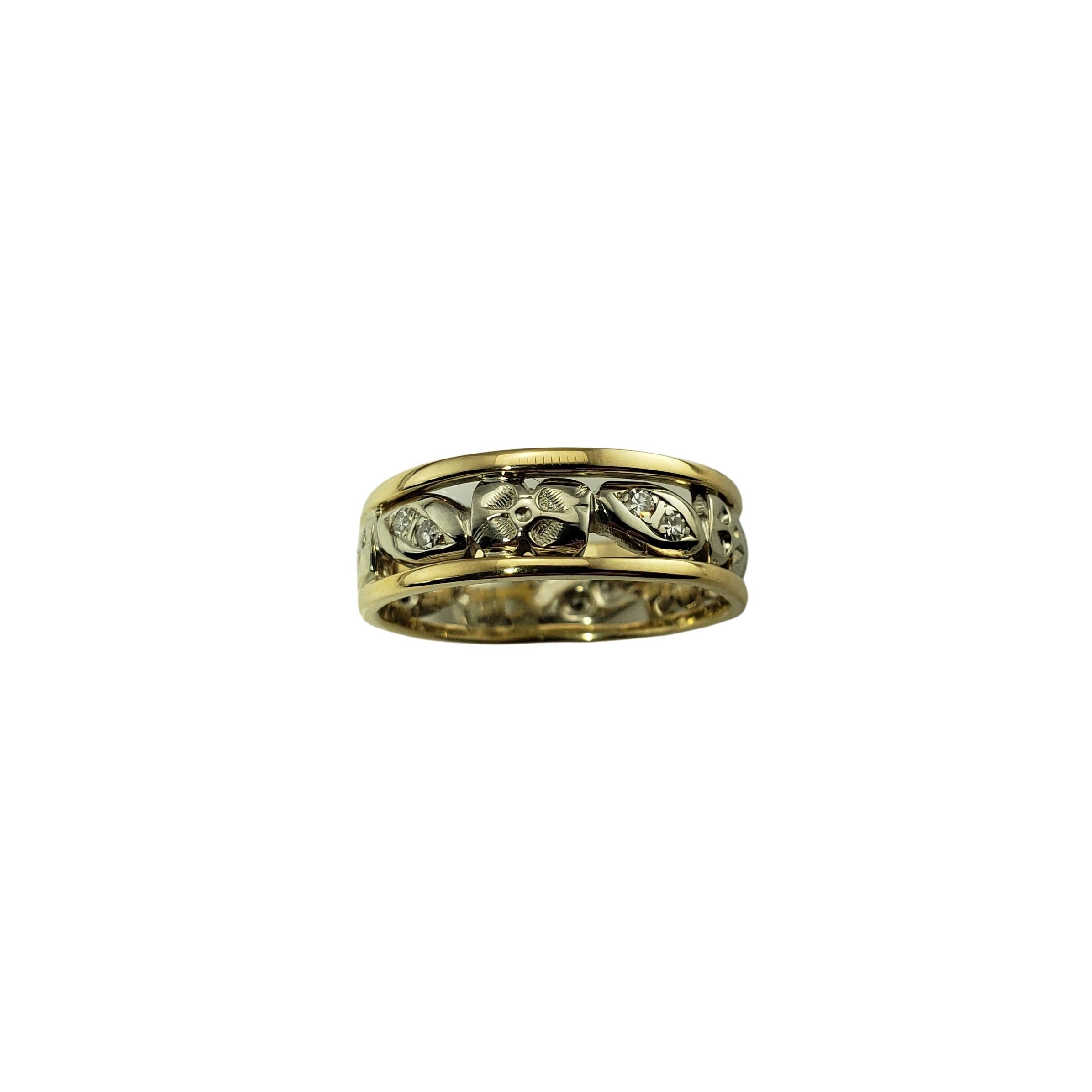 14 Karat Yellow/White Gold and Diamond Leaf Pattern Band Ring For Sale 3