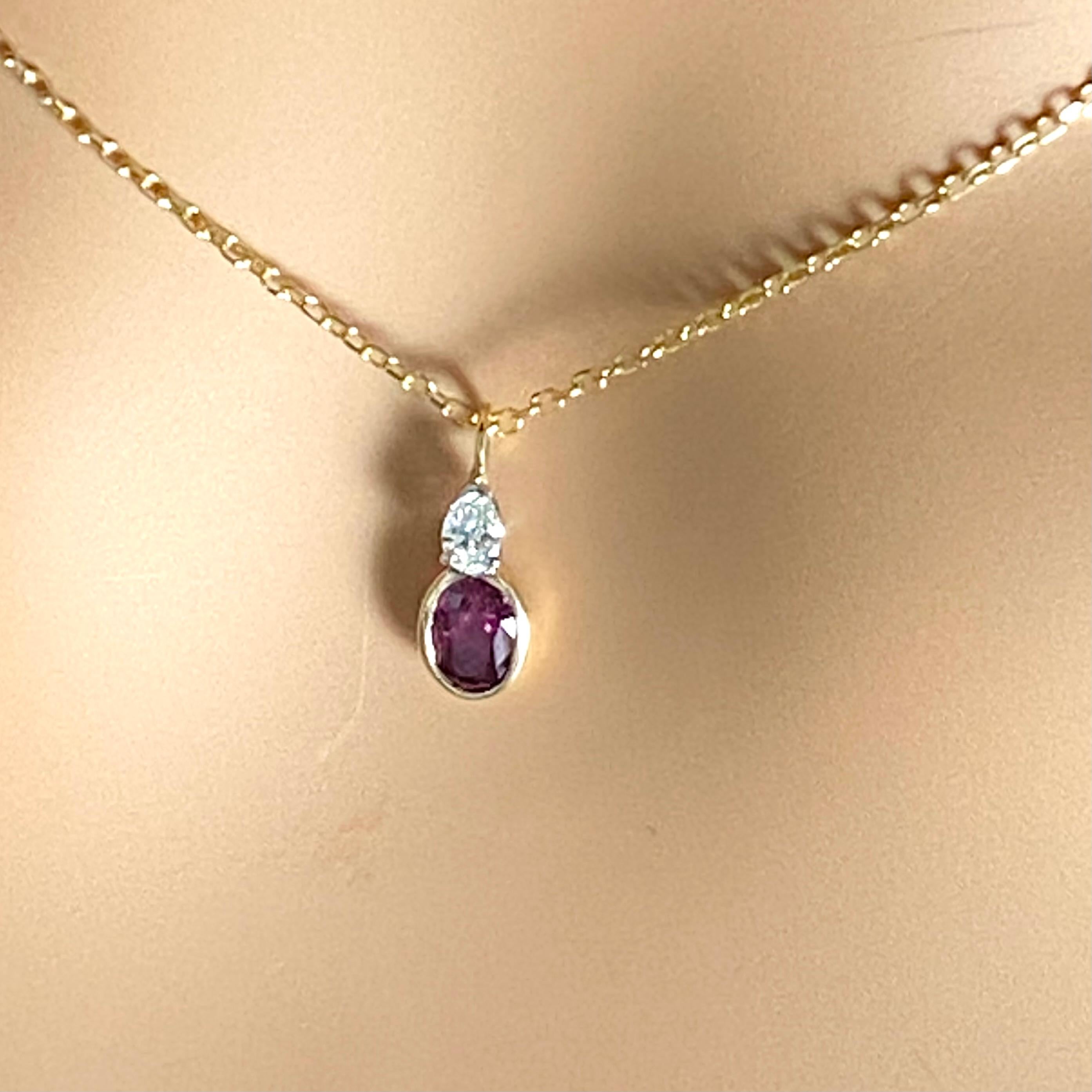 Montre en or jaune et blanc 14 carats sertie d'un rubis ovale  Pendentif diamant poire Neuf - En vente à New York, NY