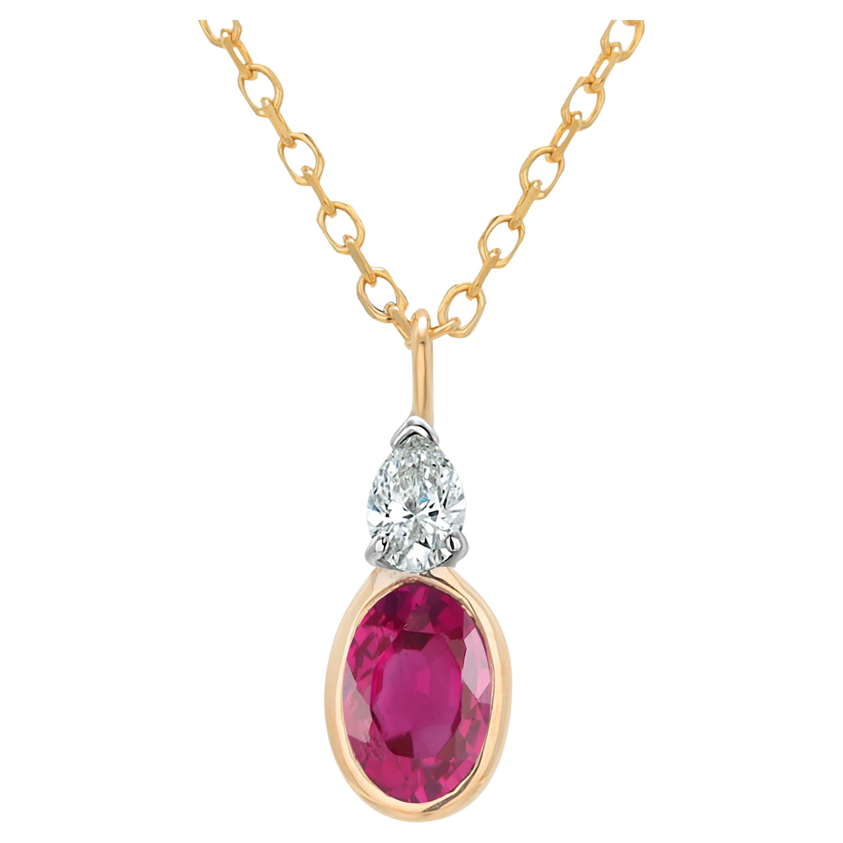 Montre en or jaune et blanc 14 carats sertie d'un rubis ovale  Pendentif diamant poire en vente