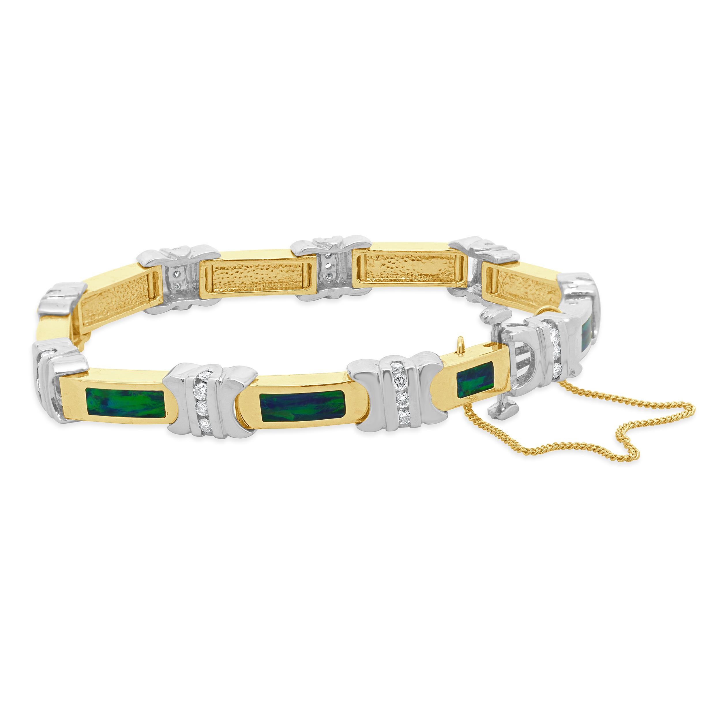 Pulsera de oro amarillo y blanco de 14 quilates con incrustaciones de diamantes y ópalo en Excelente estado para la venta en Scottsdale, AZ