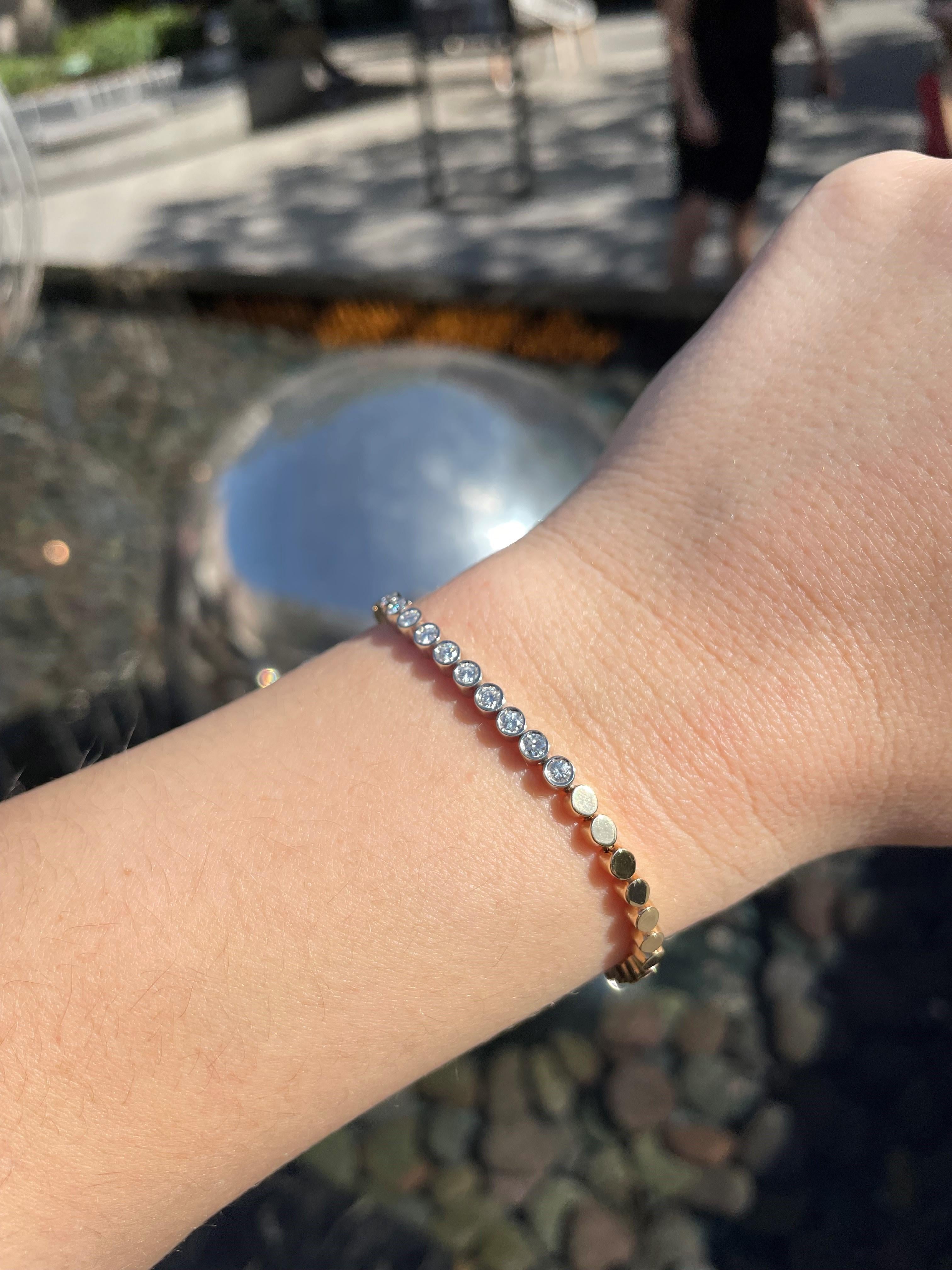 Armband aus 14 Karat Gelb- und Weißgold mit Diamanten im Kreis im Zustand „Hervorragend“ im Angebot in La Jolla, CA