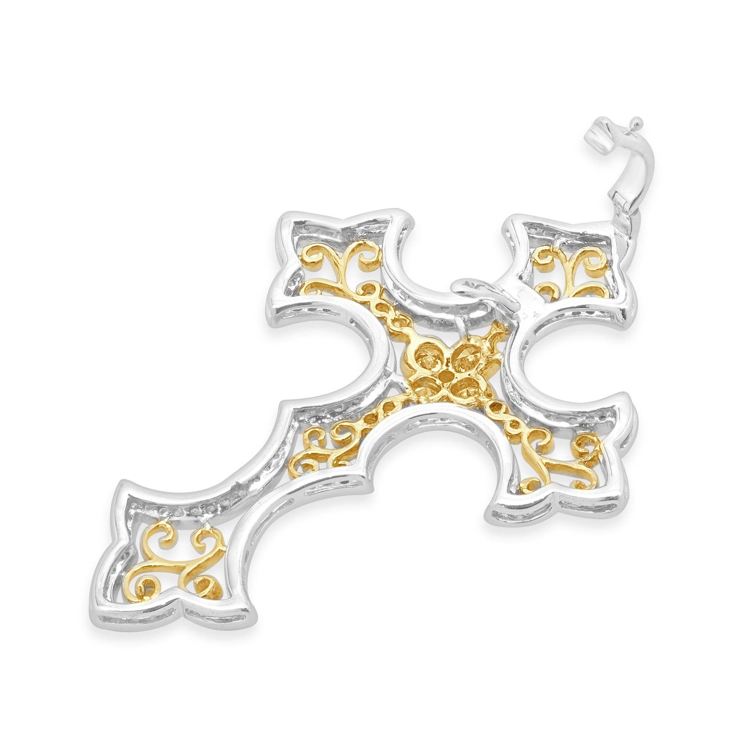 Croix en or jaune et blanc 14 carats avec diamants Excellent état - En vente à Scottsdale, AZ