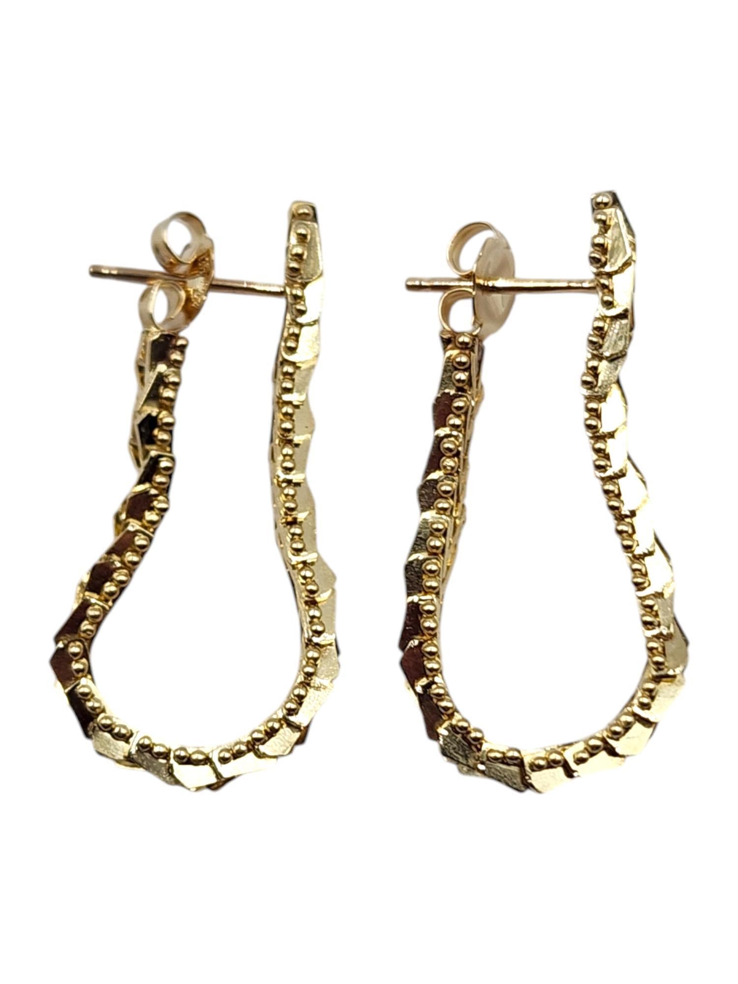 Orecchini a pendente a catena sfaccettati in oro giallo e bianco 14 carati

Questi bellissimi orecchini a catena sfaccettati sono stati realizzati meticolosamente sia in oro giallo che in oro bianco 14 carati!

Dimensioni: 27,8 mm X 13,77 mm X .93