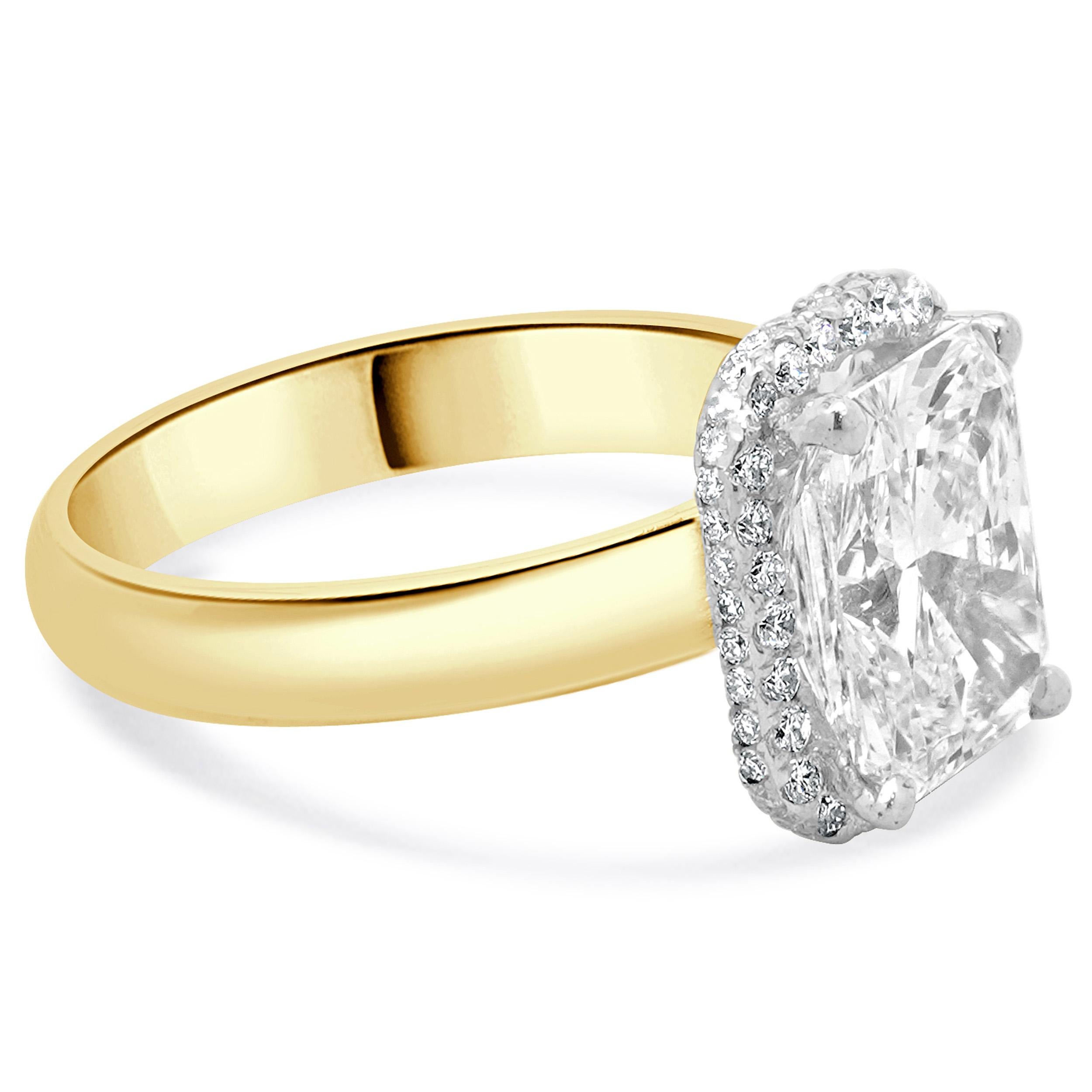 Taille radiant Bague de fiançailles en or jaune et blanc 14 carats avec diamant taille radiant en vente