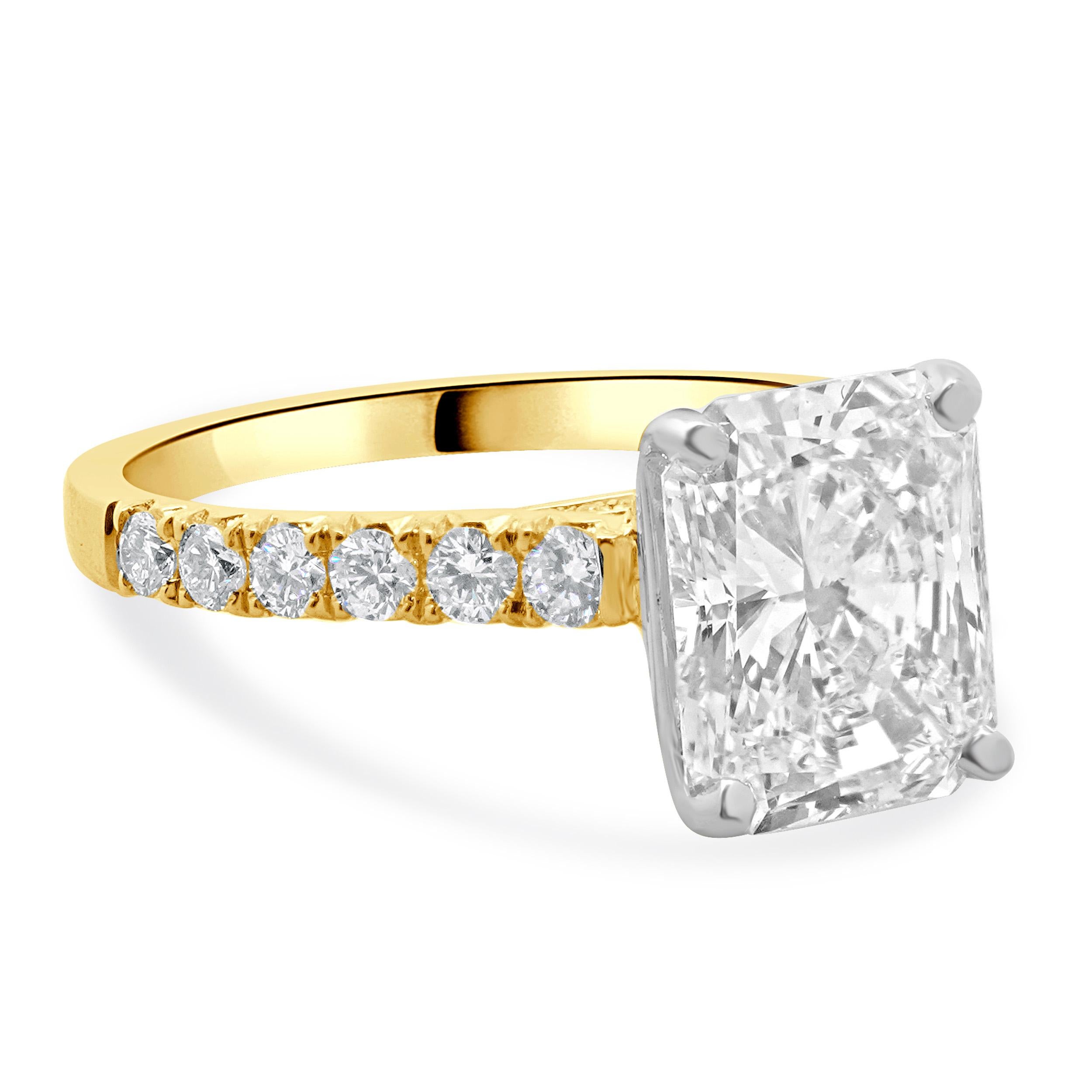 14 Karat Gelb- und Weißgold Verlobungsring mit Diamant im Strahlenschliff im Zustand „Hervorragend“ im Angebot in Scottsdale, AZ