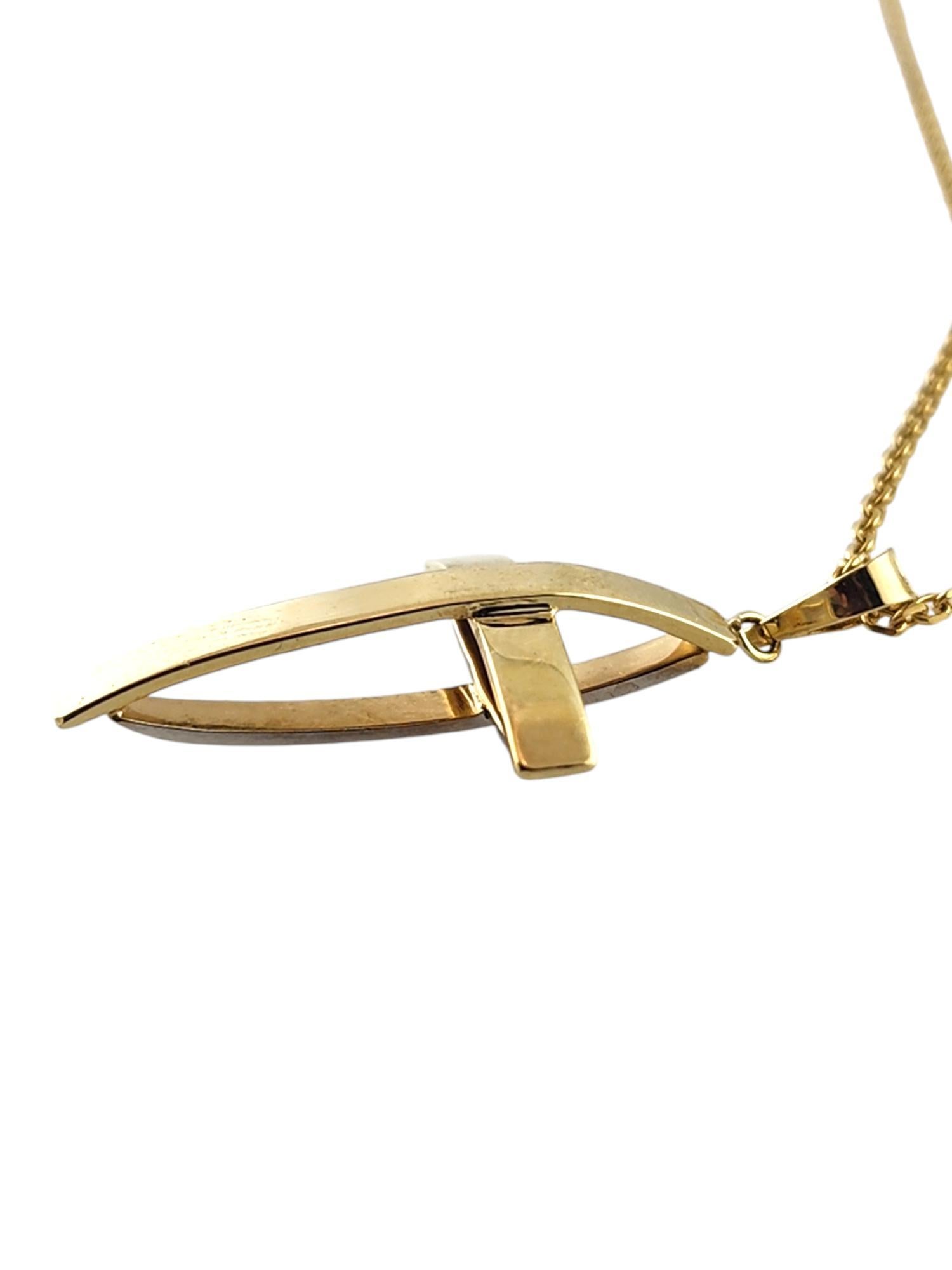 Collier pendentif croix réversible en or jaune et blanc 14 carats n° 18534 Bon état - En vente à Washington Depot, CT