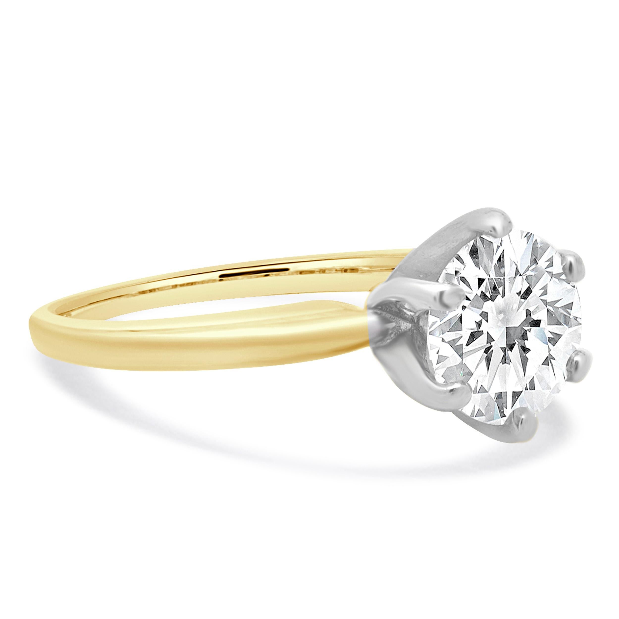 Bague de fiançailles en or jaune et blanc 14 carats, diamant rond taillé en brillant Excellent état - En vente à Scottsdale, AZ