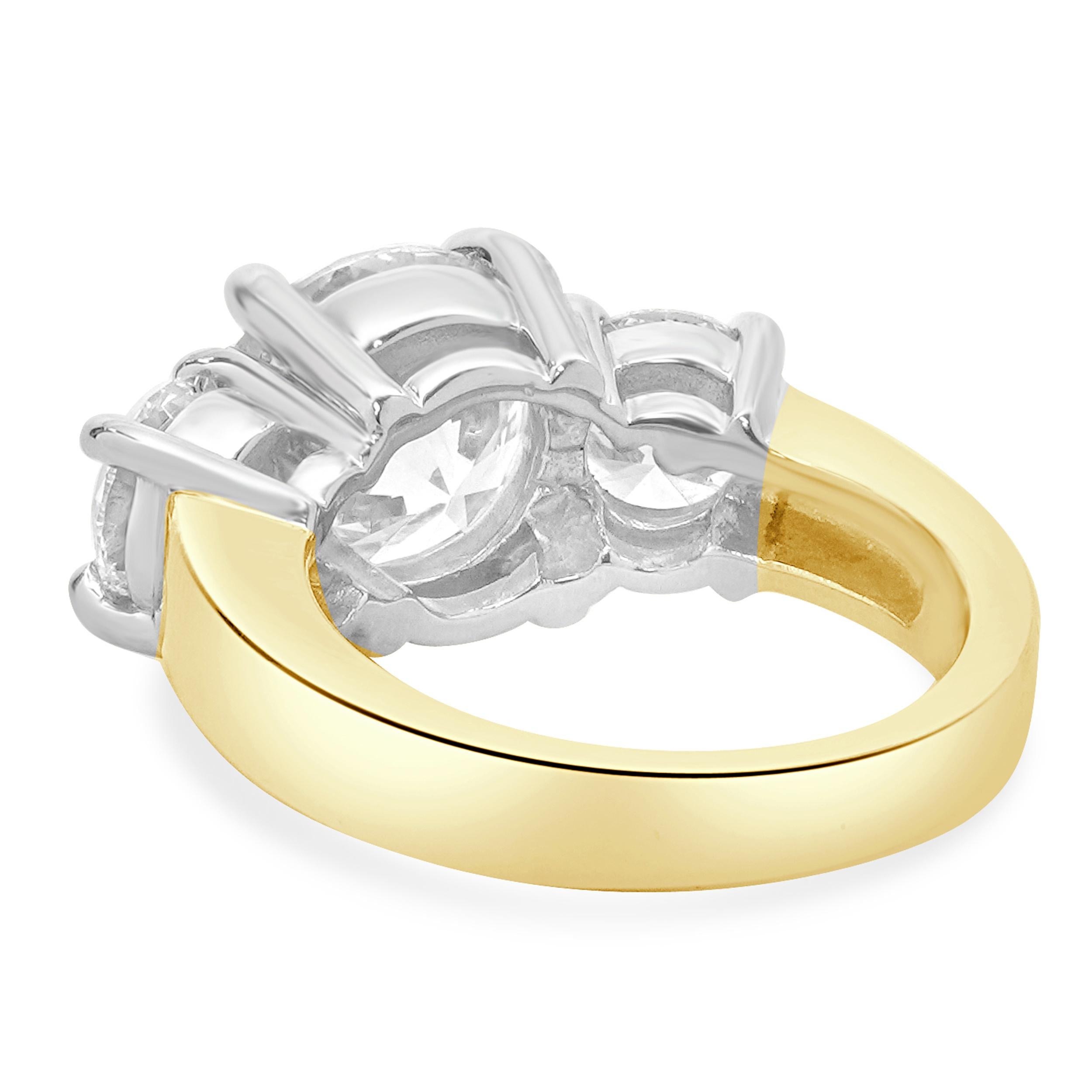 14 Karat Yellow & White Gold Round Brilliant Cut Three Diamond Engagement Ring In Excellent Condition For Sale In Scottsdale, AZ