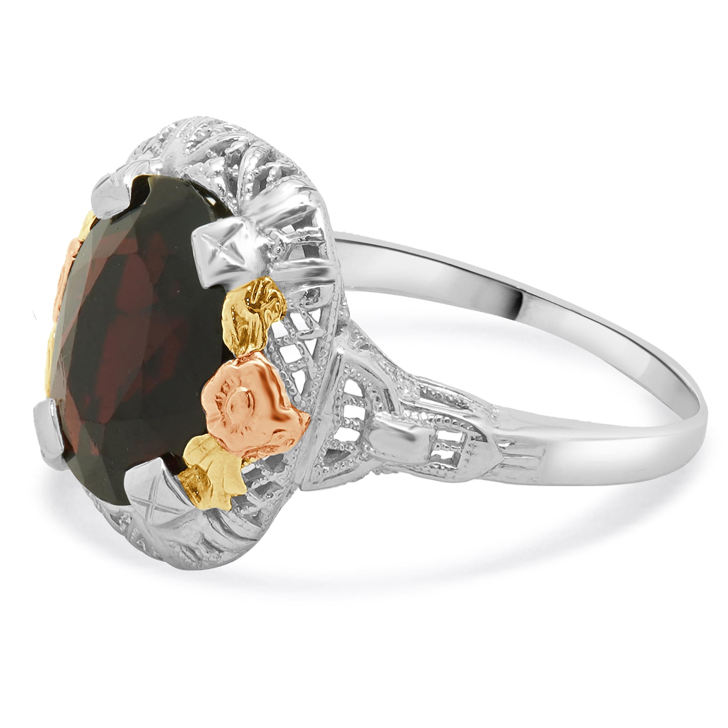 Designer: personalizzato
Materiale: 14K tri-tone
Granato: 1 taglio ovale = 5,08ct
Dimensione: 8
Peso: 3.50 grammi
