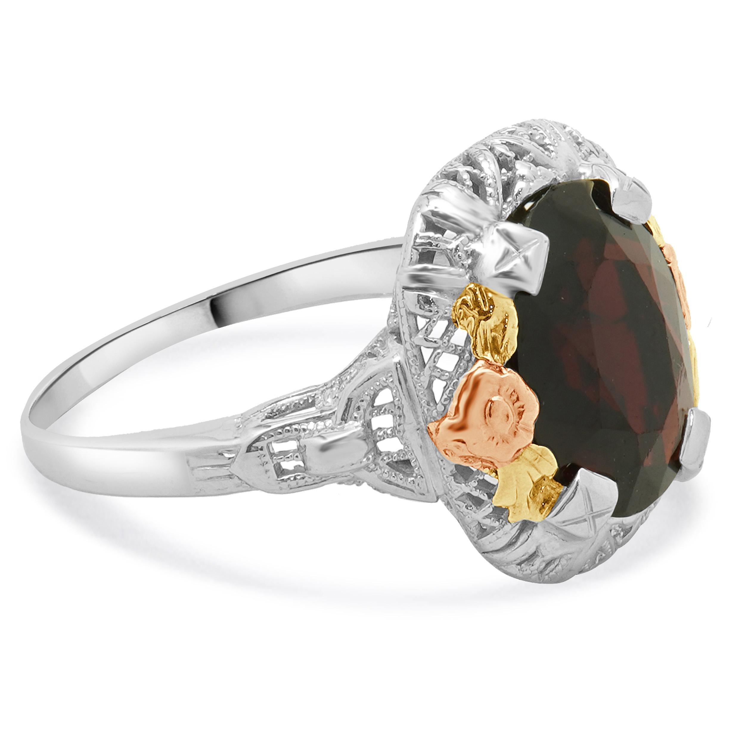 Anello in oro giallo, bianco e rosa 14 carati con granato d'epoca In condizioni buone in vendita a Scottsdale, AZ
