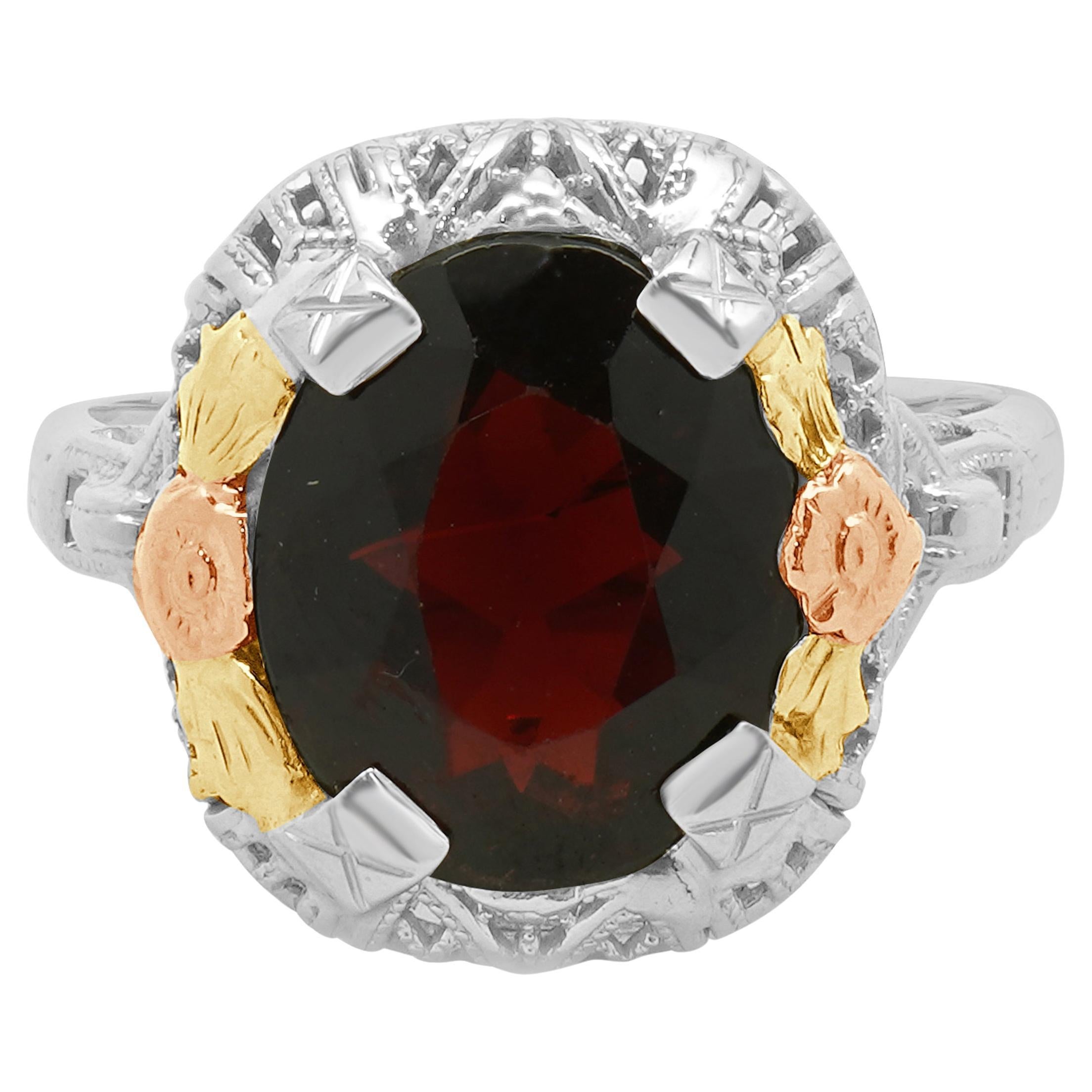 Anello in oro giallo, bianco e rosa 14 carati con granato d
epoca in vendita