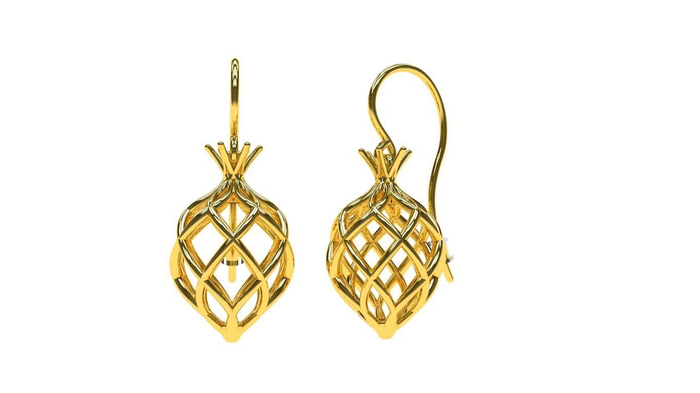 Série de boucles d'oreilles dentelle Arabesque : Ces boucles d'oreilles en or jaune 14 carats sont le fruit d'un certain nombre d'inspirations. J'utilise mes idées sculpturales avec des motifs moirés, 3 dimensions, de la dentelle et de la géométrie