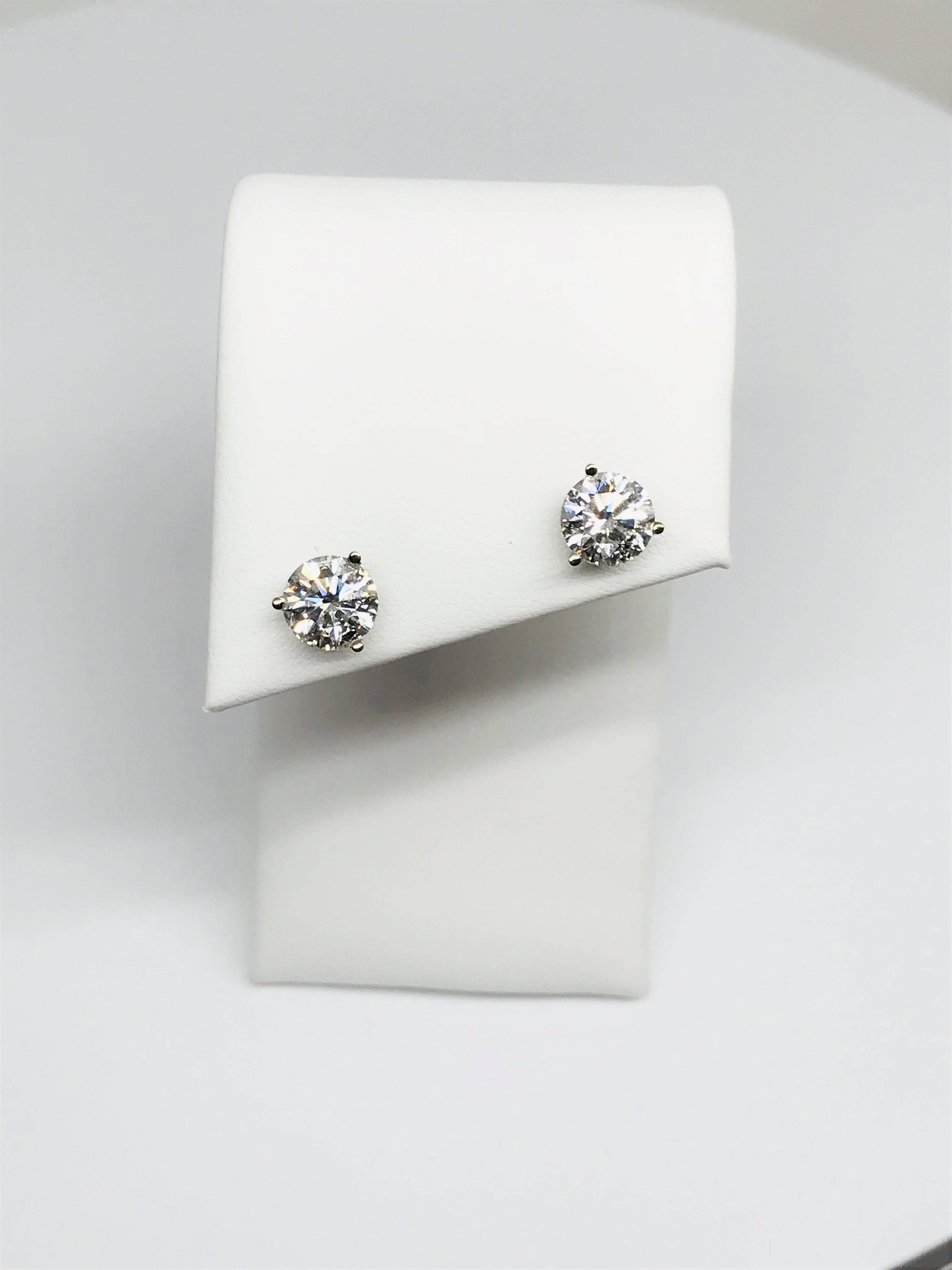 14 Karat, 18 Karat White Gold 3.12 Carat Round Diamond Studs SI3 D-E EGL For Sale 2