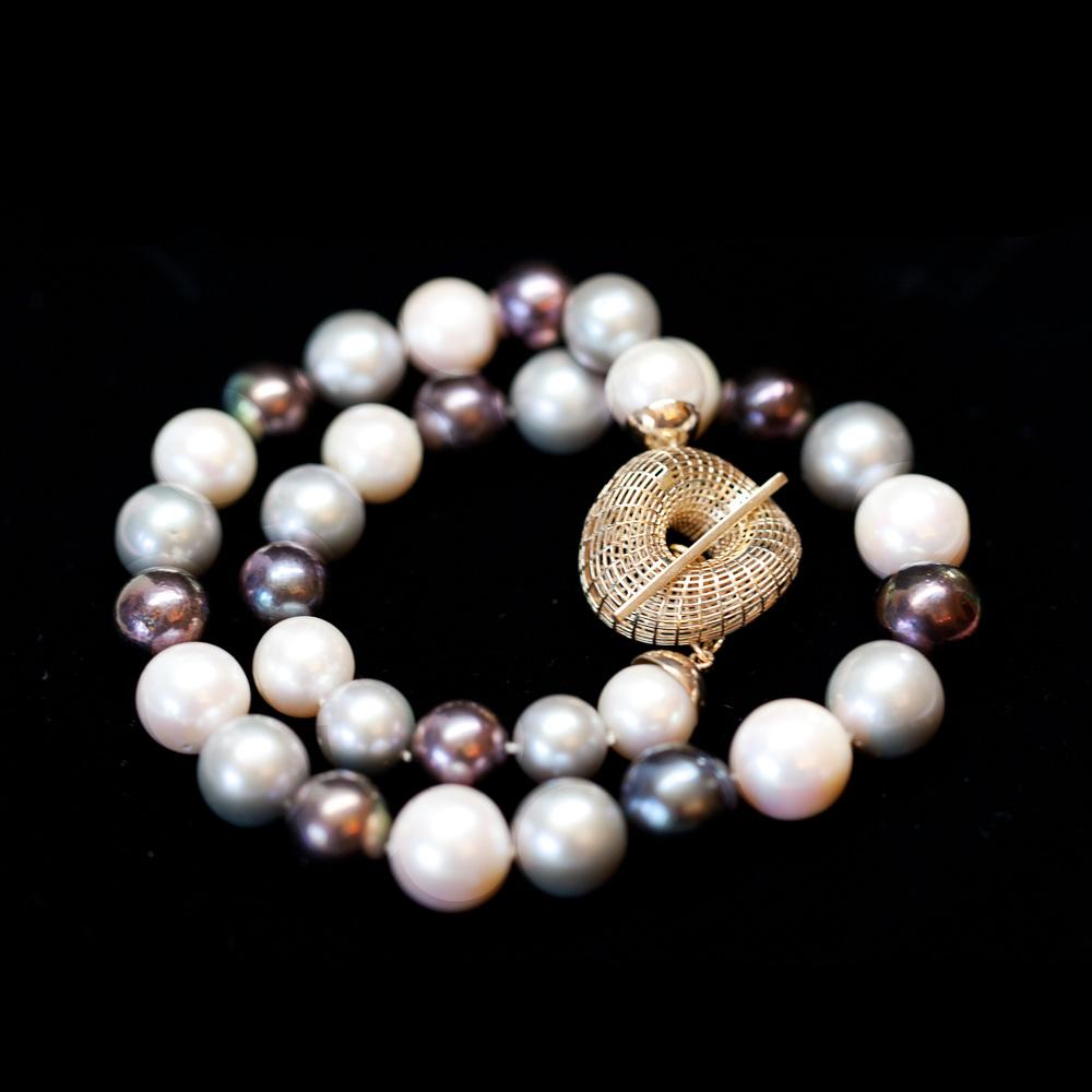 Collier et clous d'oreilles en or 14 carats, ensemble unique de perles d'eau douce et de perles Neuf - En vente à Herzeliya, IL