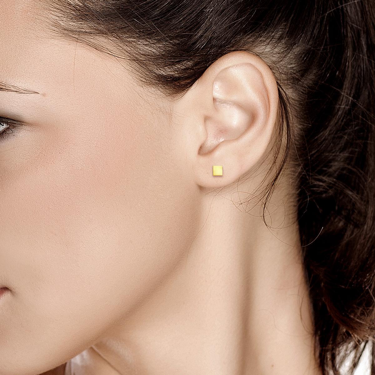 14 karats yellow gold square shape stud earrings 

Measuring 5 millimeters, 0.20