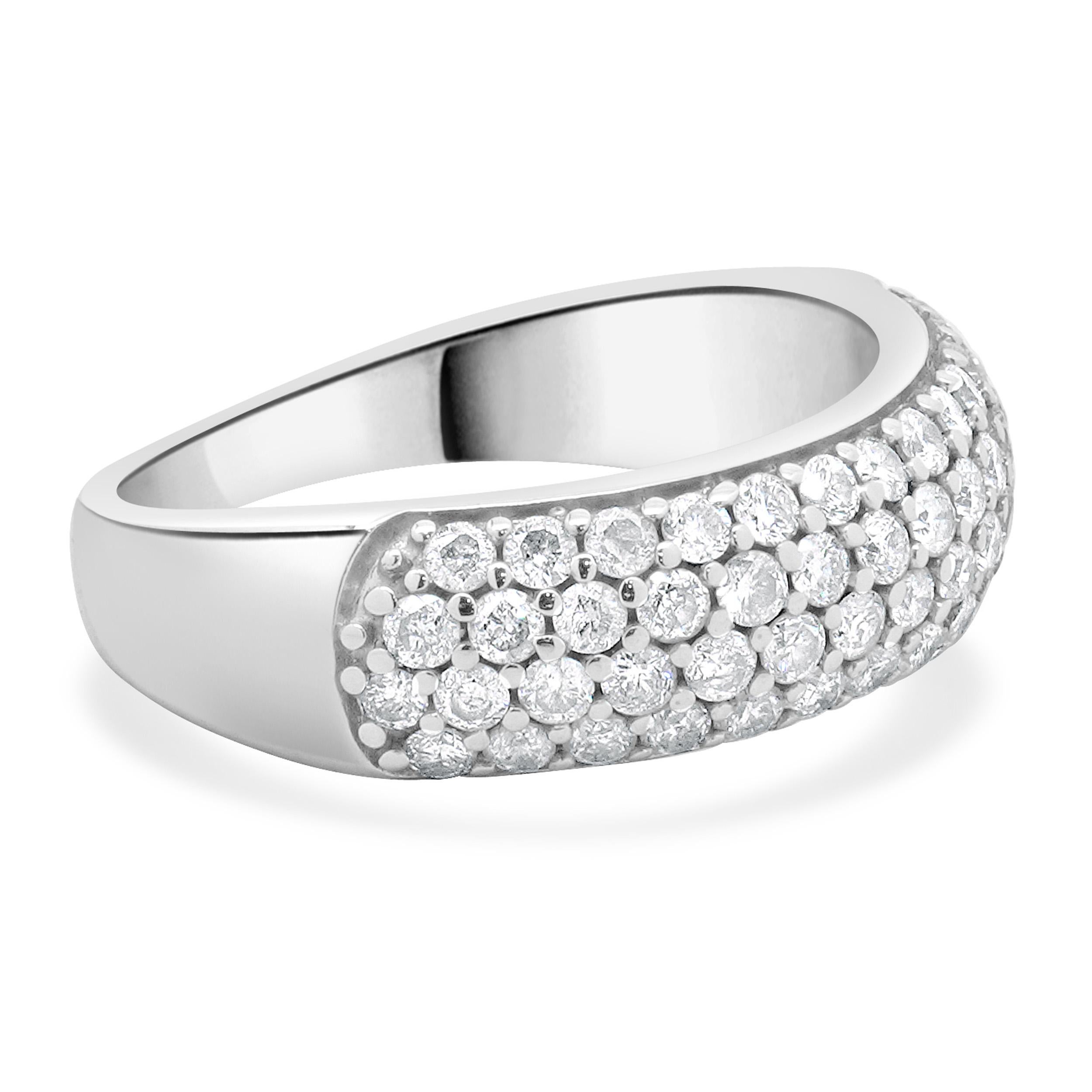 Round Cut 14 Kart White Gold Diamond Cluster Band For Sale