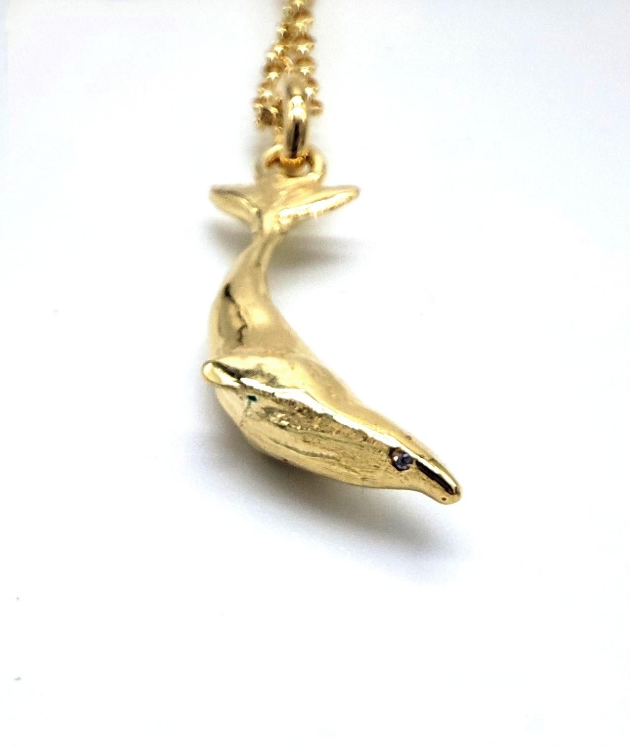 Artigiano Collana in oro 14 carati e brillanti con ciondolo a forma di balena in vendita