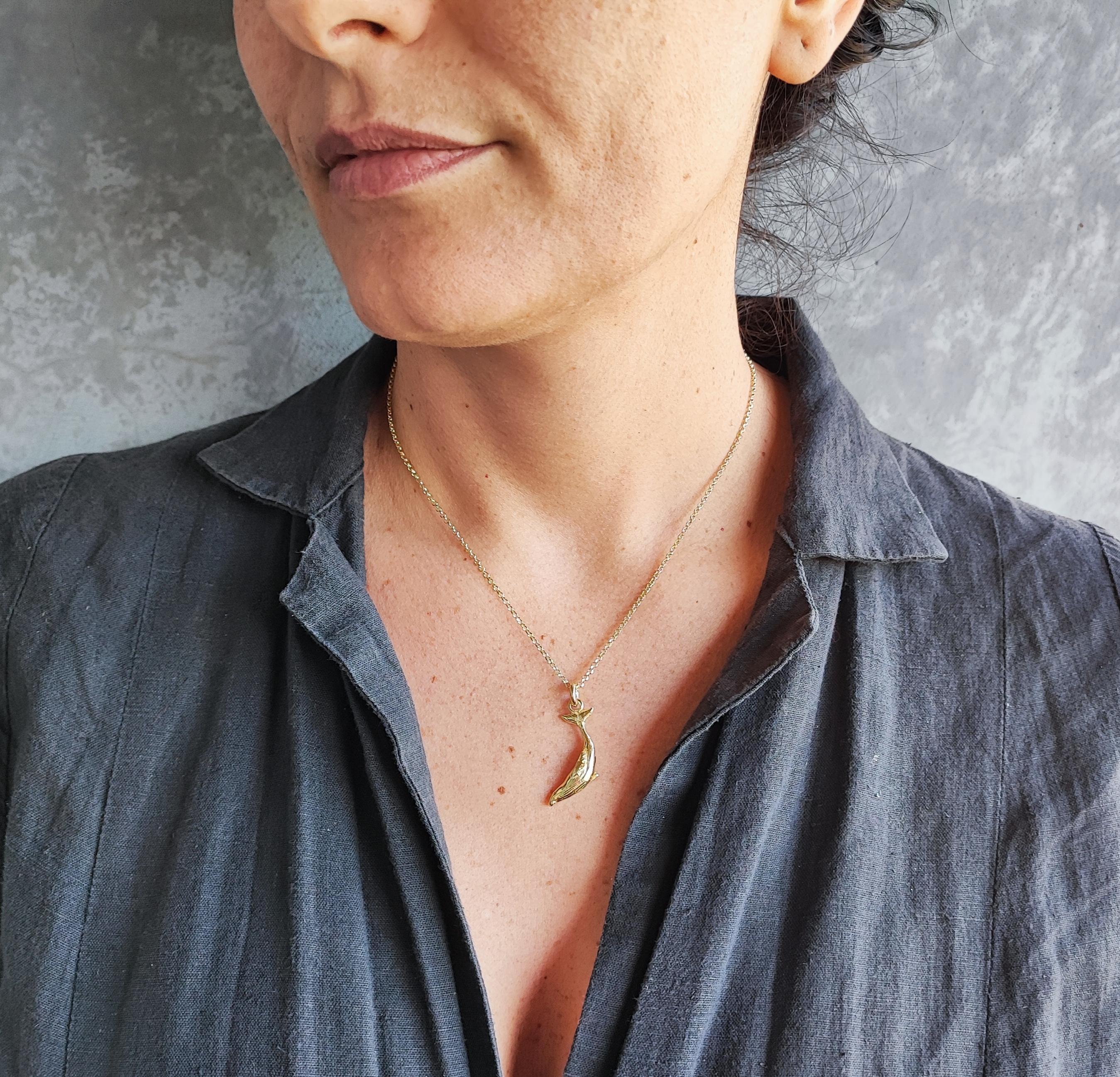 Collana in oro 14 carati e brillanti con ciondolo a forma di balena in vendita 1