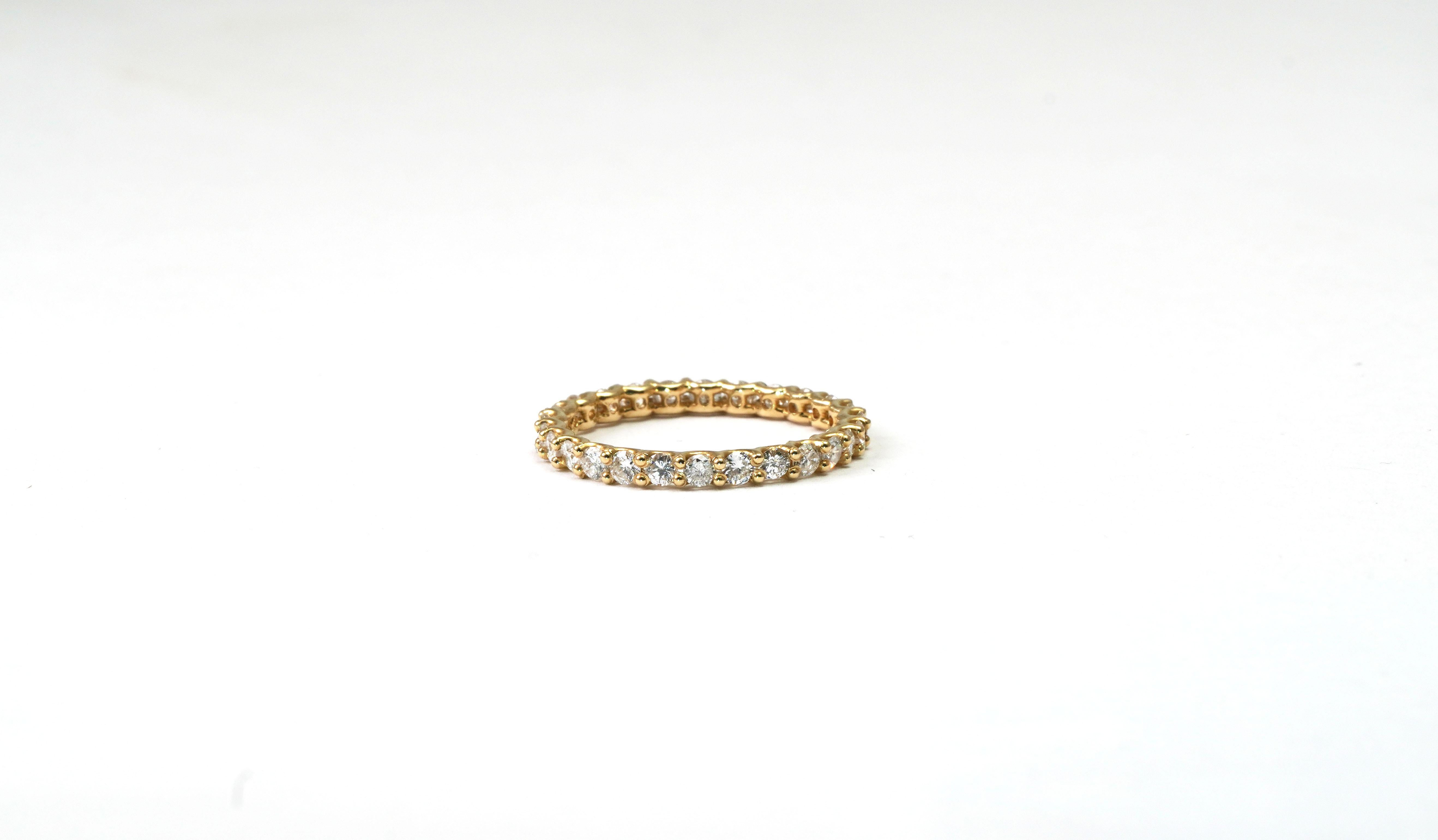 14 kt Gold ring with Diamonds
Gold color: Yellow 
Ring size: 5 US
Total weight: 1.06 grams

Set with:
- 27 diamonds in total: 0.70 ct
Cut: Brilliant
Colour / Clarity: G-H / SI2
