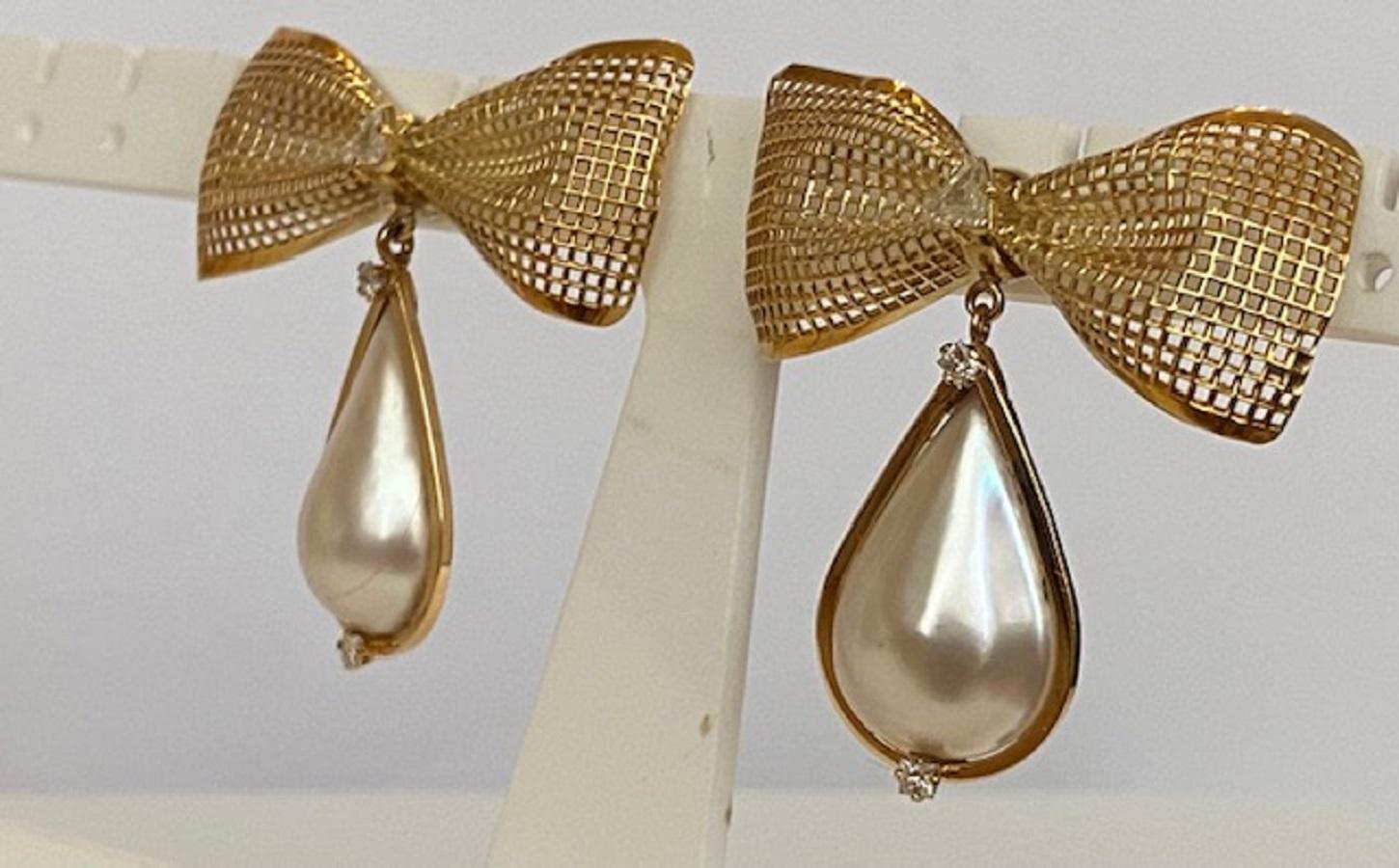 Retro 14 kt. Mabe pearls, Yellow gold earrings with diamonds