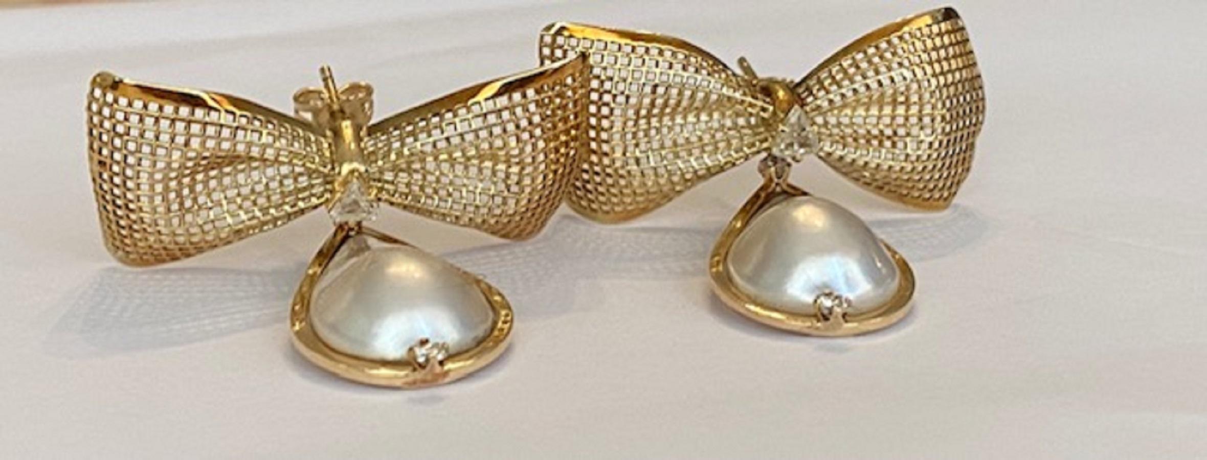 Women's 14 kt. Mabe pearls, Yellow gold earrings with diamonds