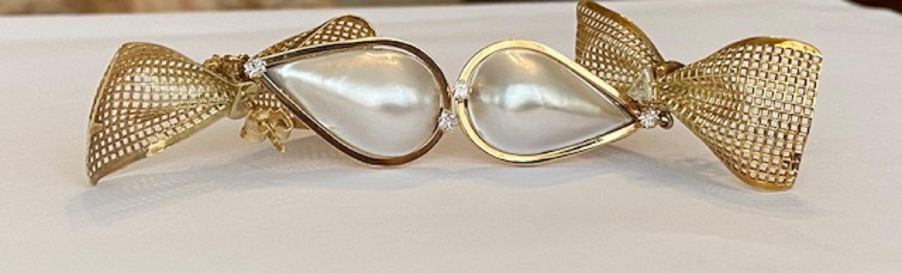 14 kt. Mabe pearls, Yellow gold earrings with diamonds 3