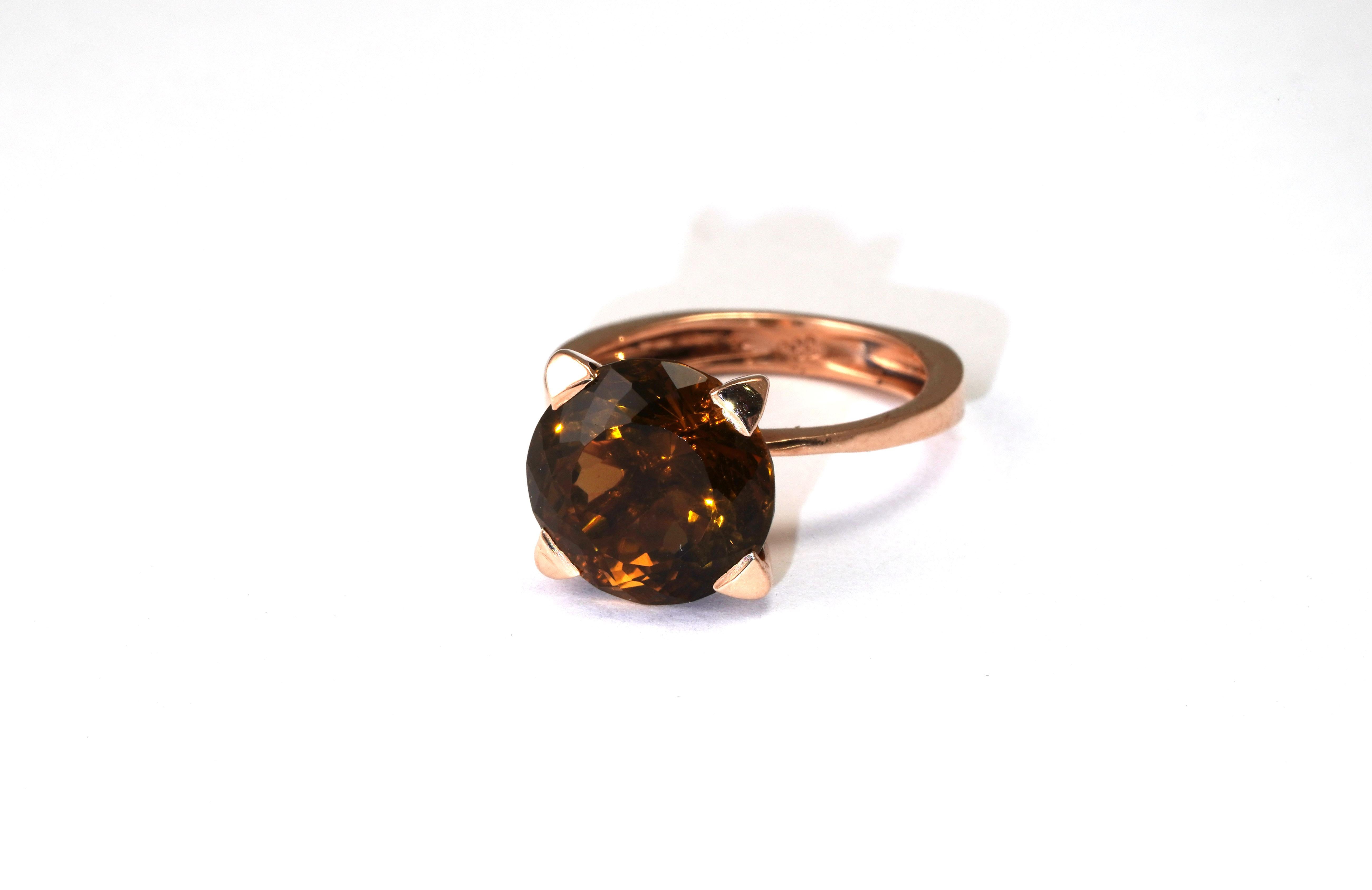 14 kt Gold ring with Cognac Citrine
Gold color: Rose
Ring size: 5 US
Total weight: 3.13 grams

Set with:
- Cognac Citrine
Cut: Round
Weight: 5.08 ct
Color: Cognac