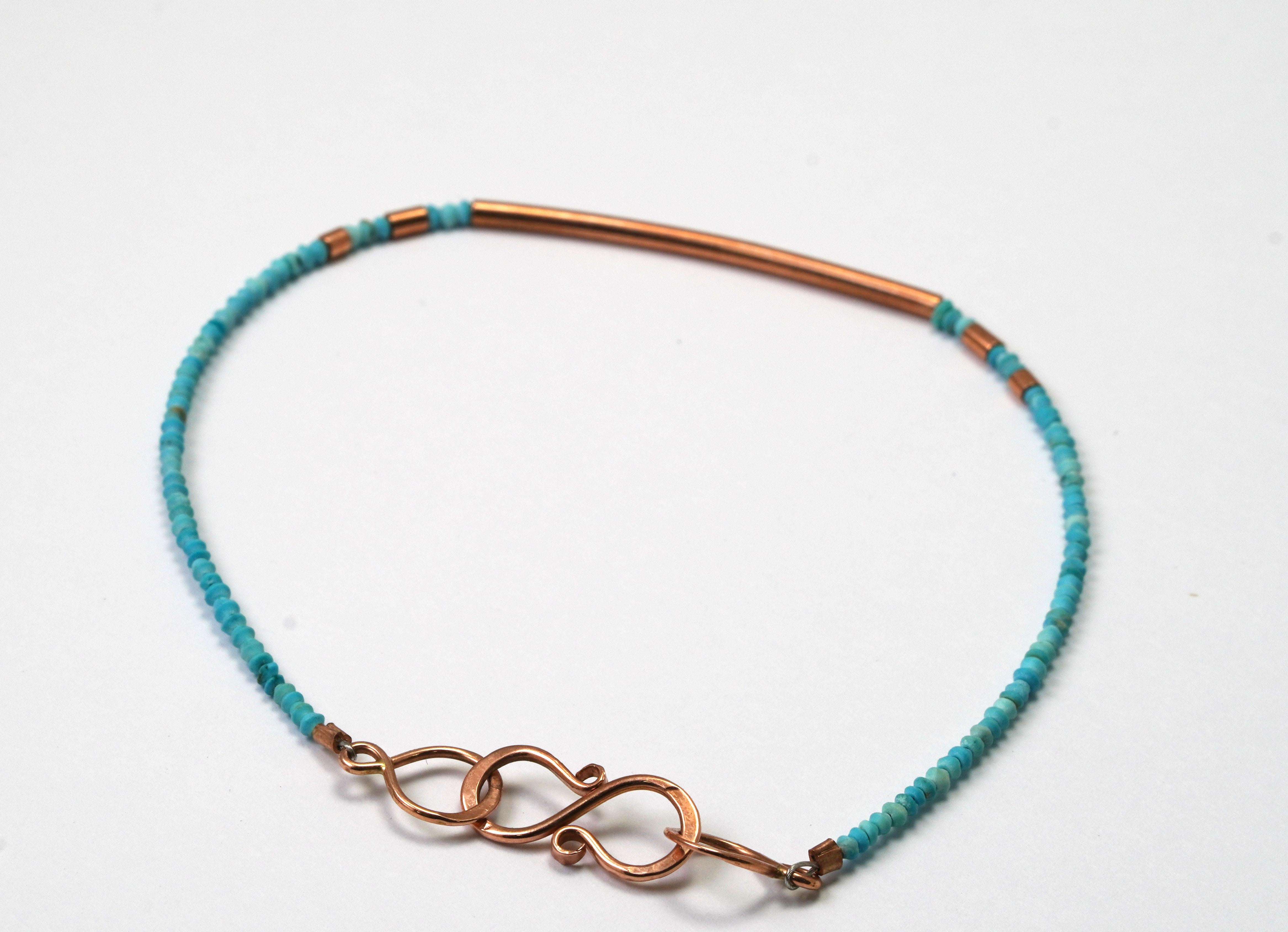 14 ct. Rose Gold Bracelet set with Turquoise.
Gold color: White and Rose
Dimensions: 18 cm (Length). 
Total weight: 1.62 grams 

Set with:
- Turquoise
Cut: Cabochon