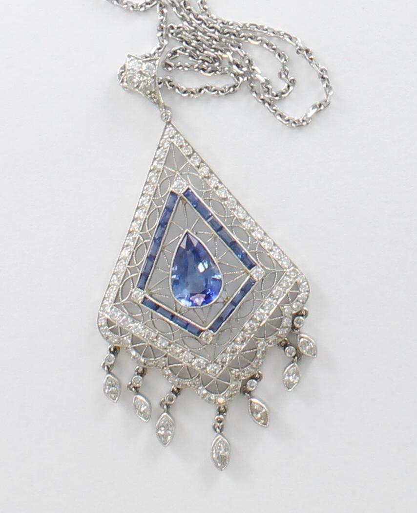 14 Karat Sapphire and Diamond Lavalier, circa 1920 In Excellent Condition For Sale In Atlanta, GA