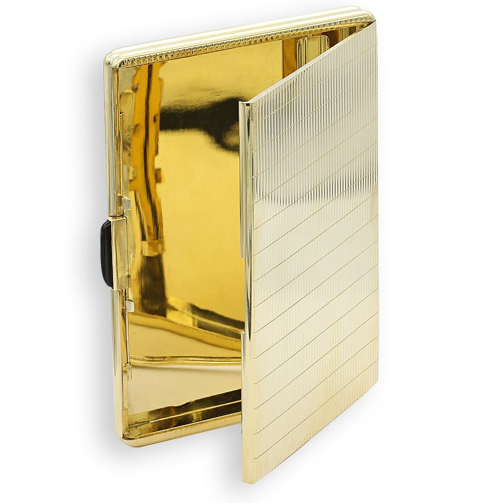 Rare and elegant extremely heavy beautiful and fabulous solid 14k yellow gold slim cigarette case or holder with classic ribbed texture design. Gorgeous high polish mirror like interior and rich textured exterior.
This solid gold flat box has an